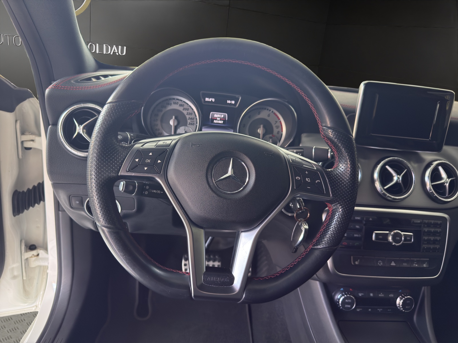 MERCEDES-BENZ CLA 250 AMG Line 7G-DCT-image-8