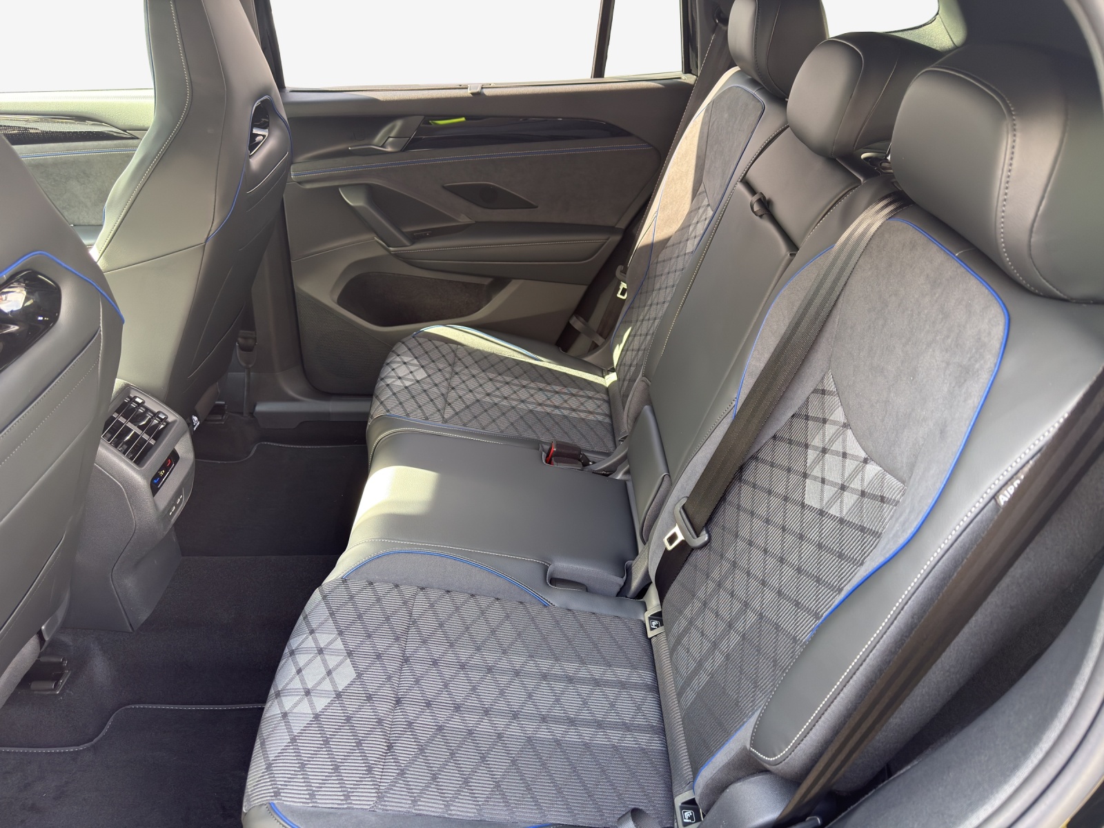 VW Tayron 1.5 TSI evo2 eHybrid R-Line DSG-image-11