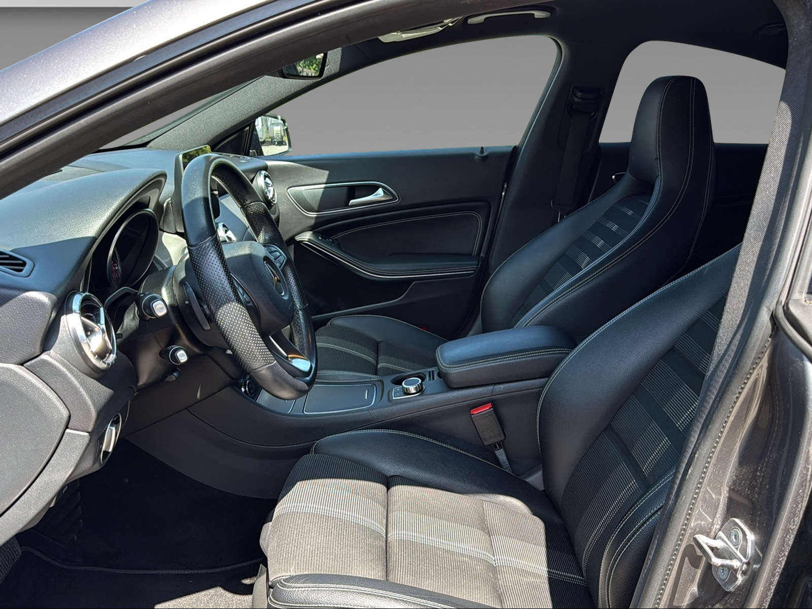 MERCEDES-BENZ CLA 200 d Urban-image-13