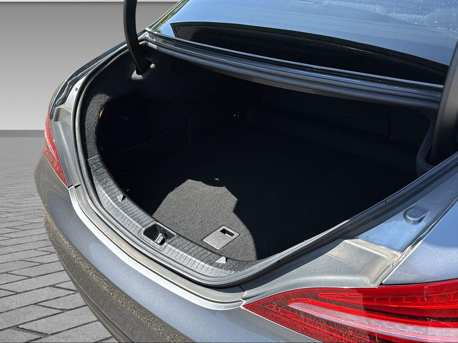 MERCEDES-BENZ CLA 200 d Urban-image-23