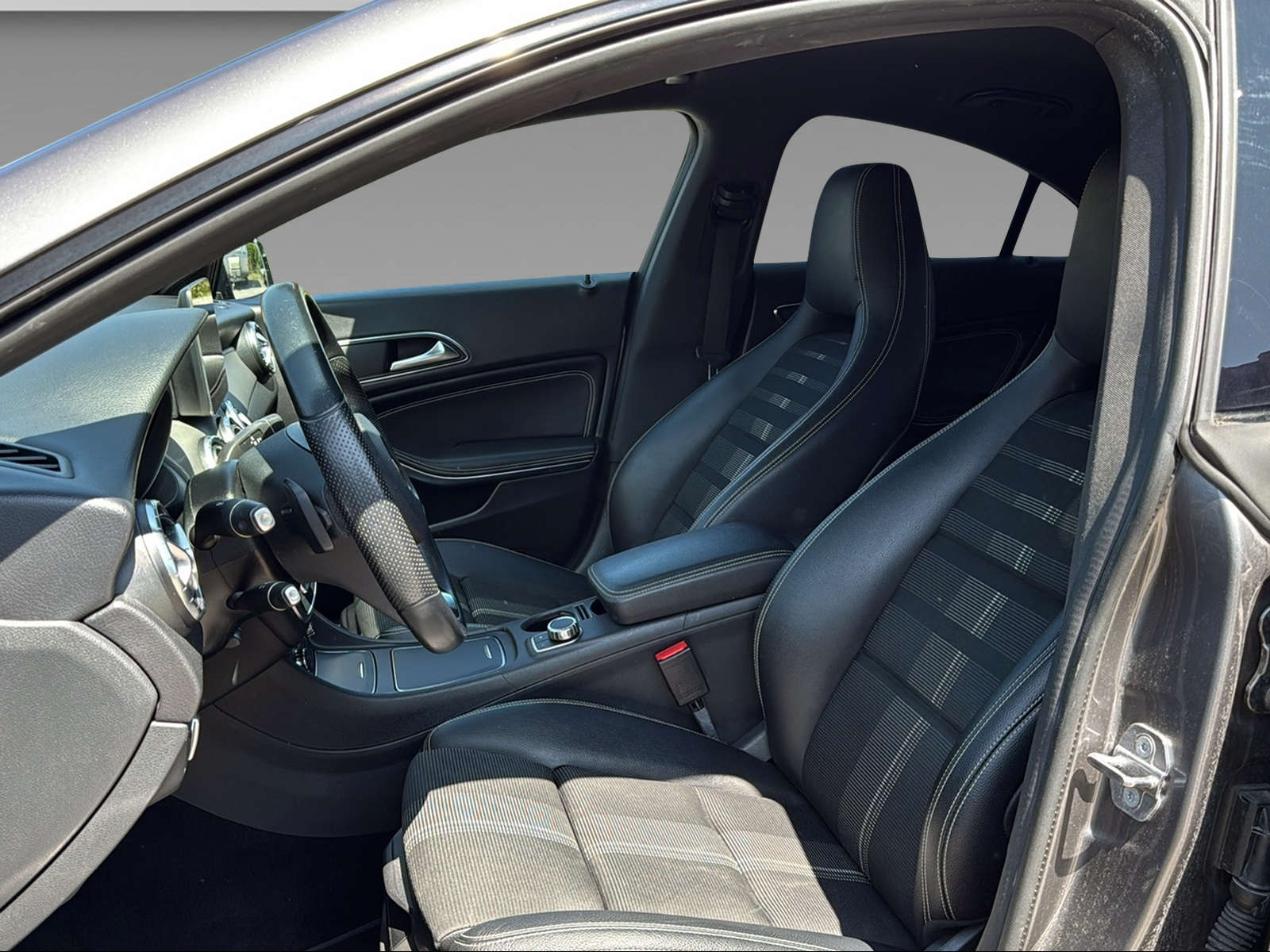 MERCEDES-BENZ CLA 200 d Urban-image-14