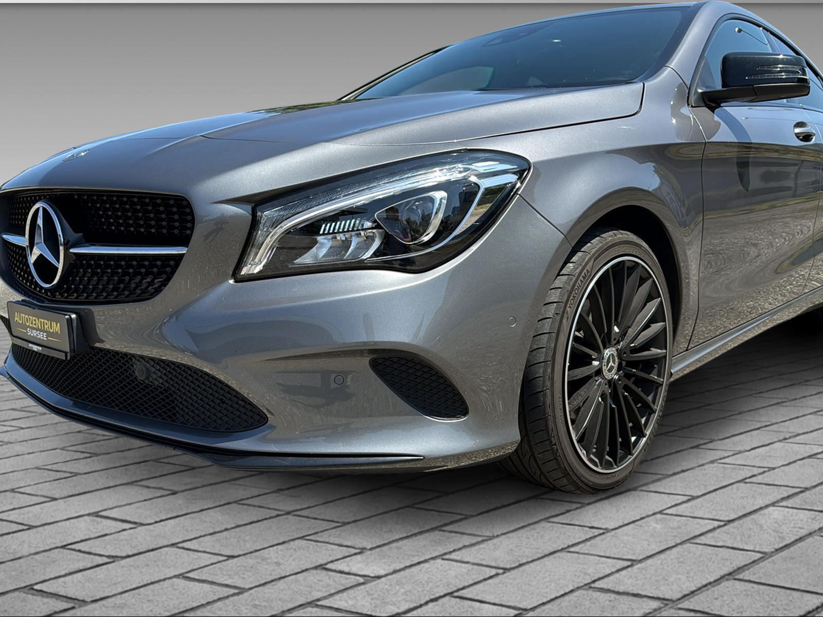 MERCEDES-BENZ CLA 200 d Urban-showroom-element-1
