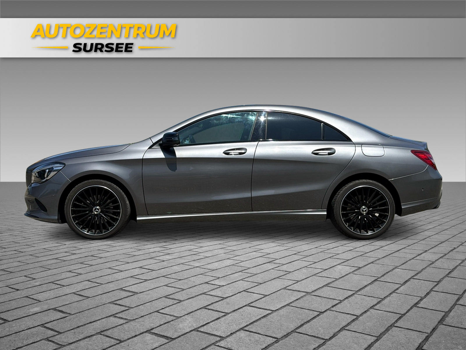 MERCEDES-BENZ CLA 200 d Urban-showroom-element-2
