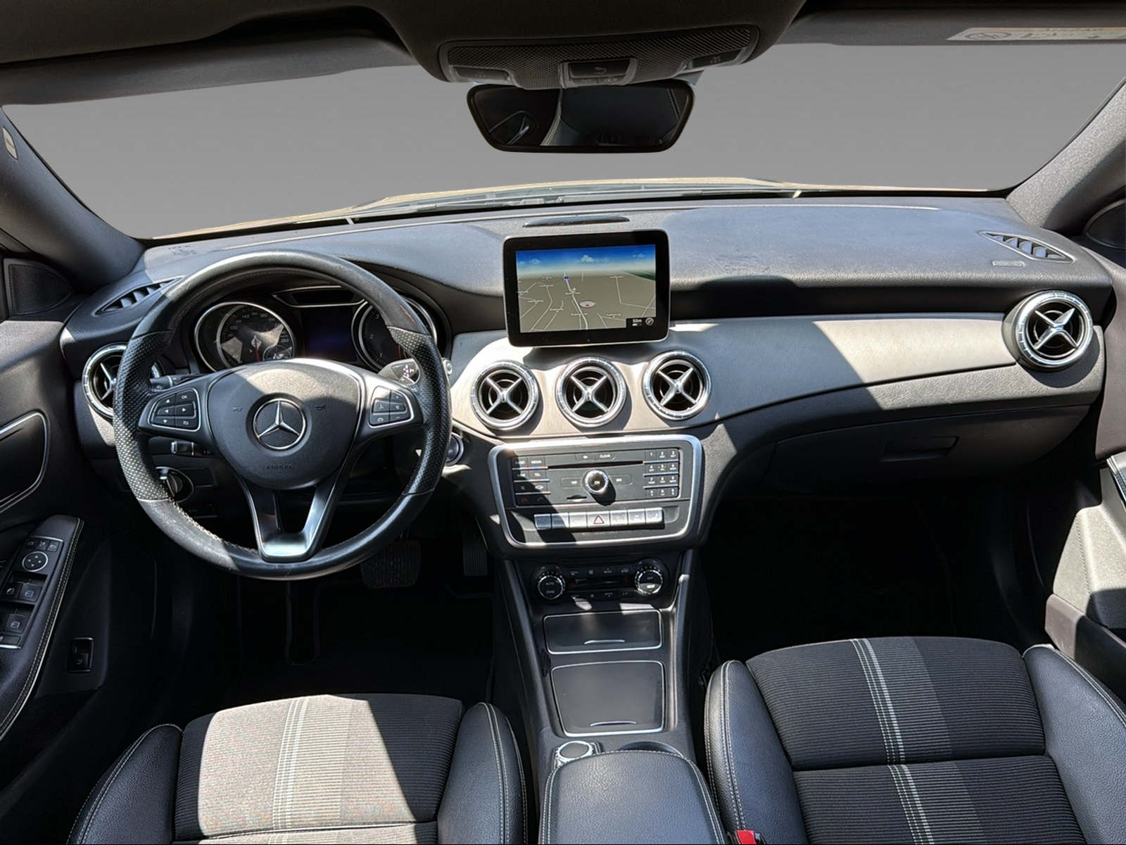 MERCEDES-BENZ CLA 200 d Urban-image-15