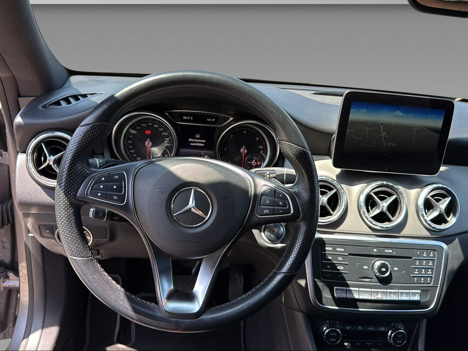 MERCEDES-BENZ CLA 200 d Urban-image-16