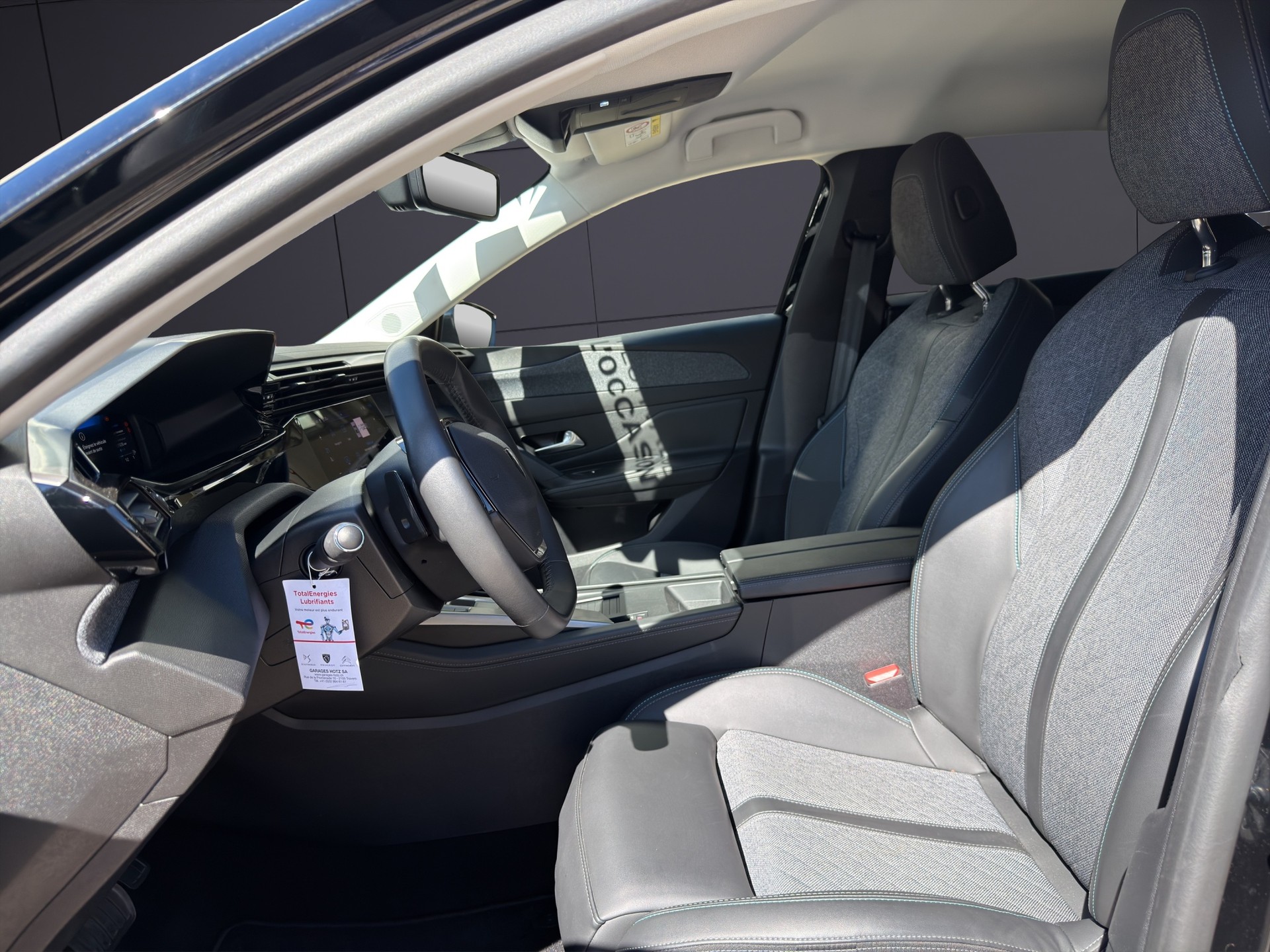 PEUGEOT 408 1.6 PHEV Allure Pack-image-5
