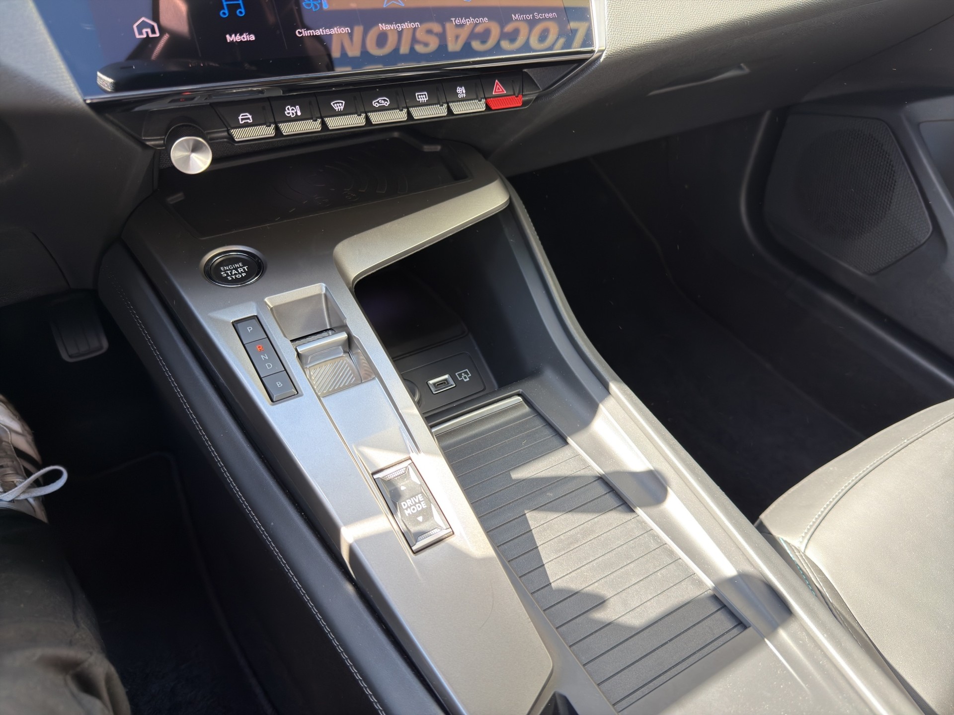 PEUGEOT 408 1.6 PHEV Allure Pack-image-10