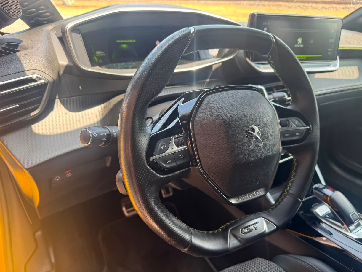 PEUGEOT 208 1.2 PureTech GT EAT8-image-11