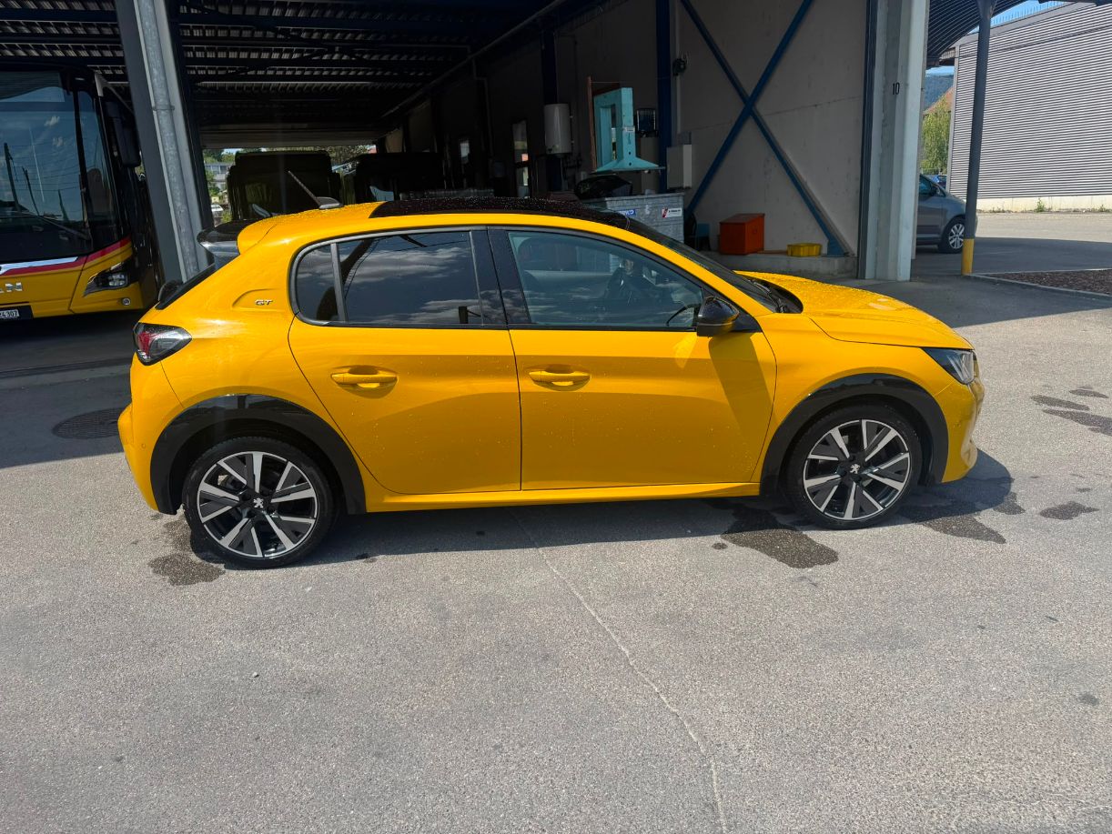 PEUGEOT 208 1.2 PureTech GT EAT8-image-2