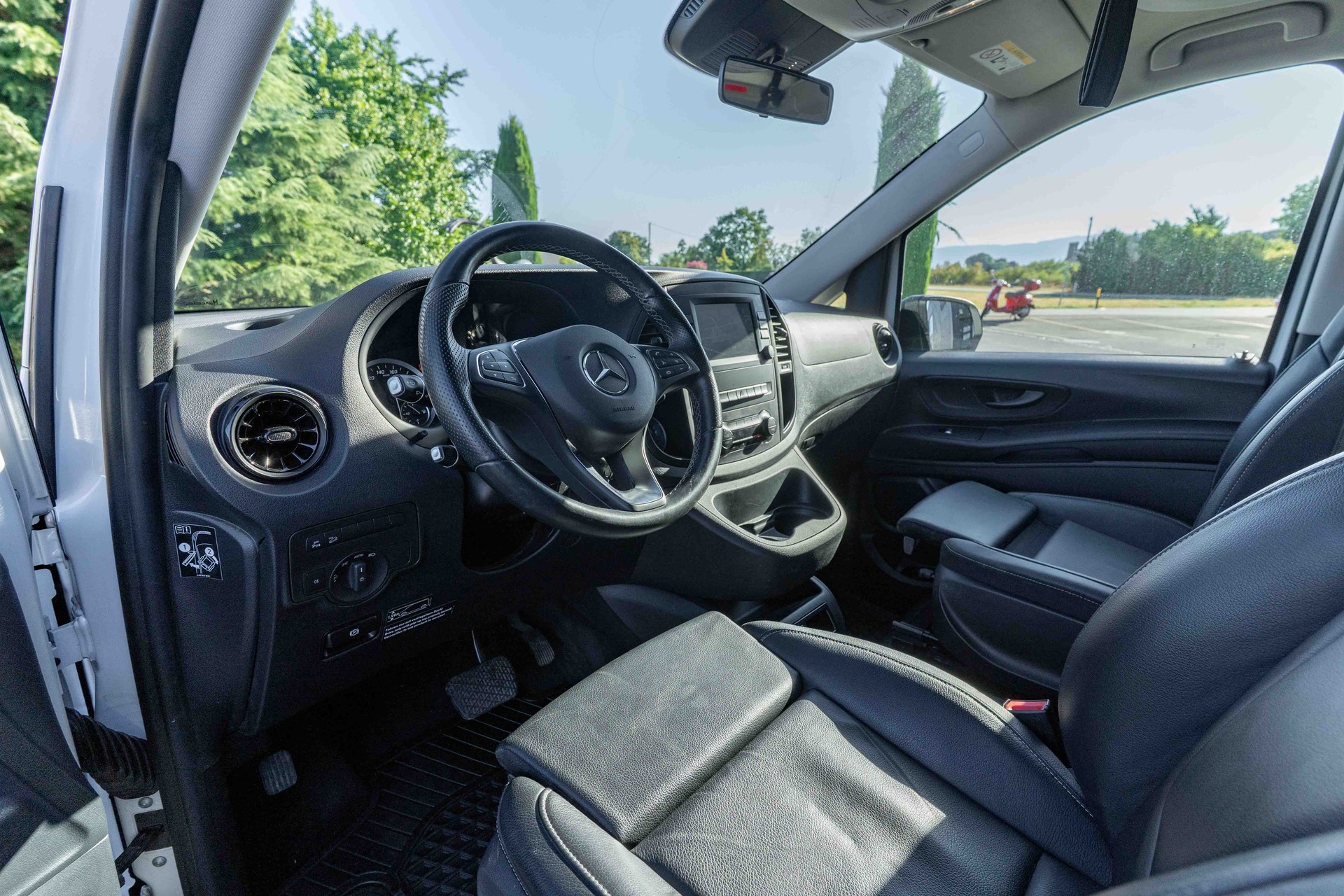 MERCEDES-BENZ-image-7