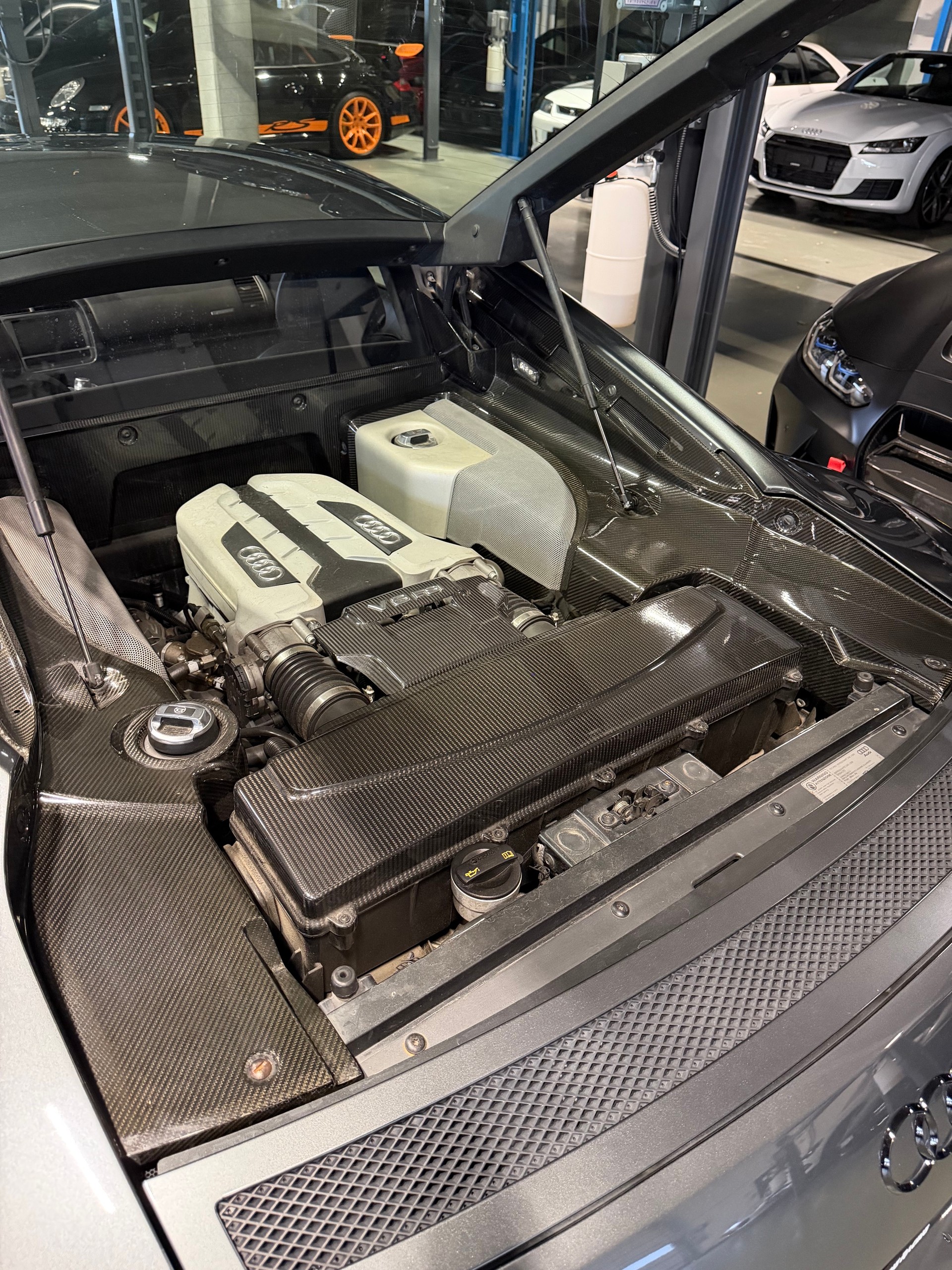 AUDI R8 Coupé 4.2 R-Tronic-image-5