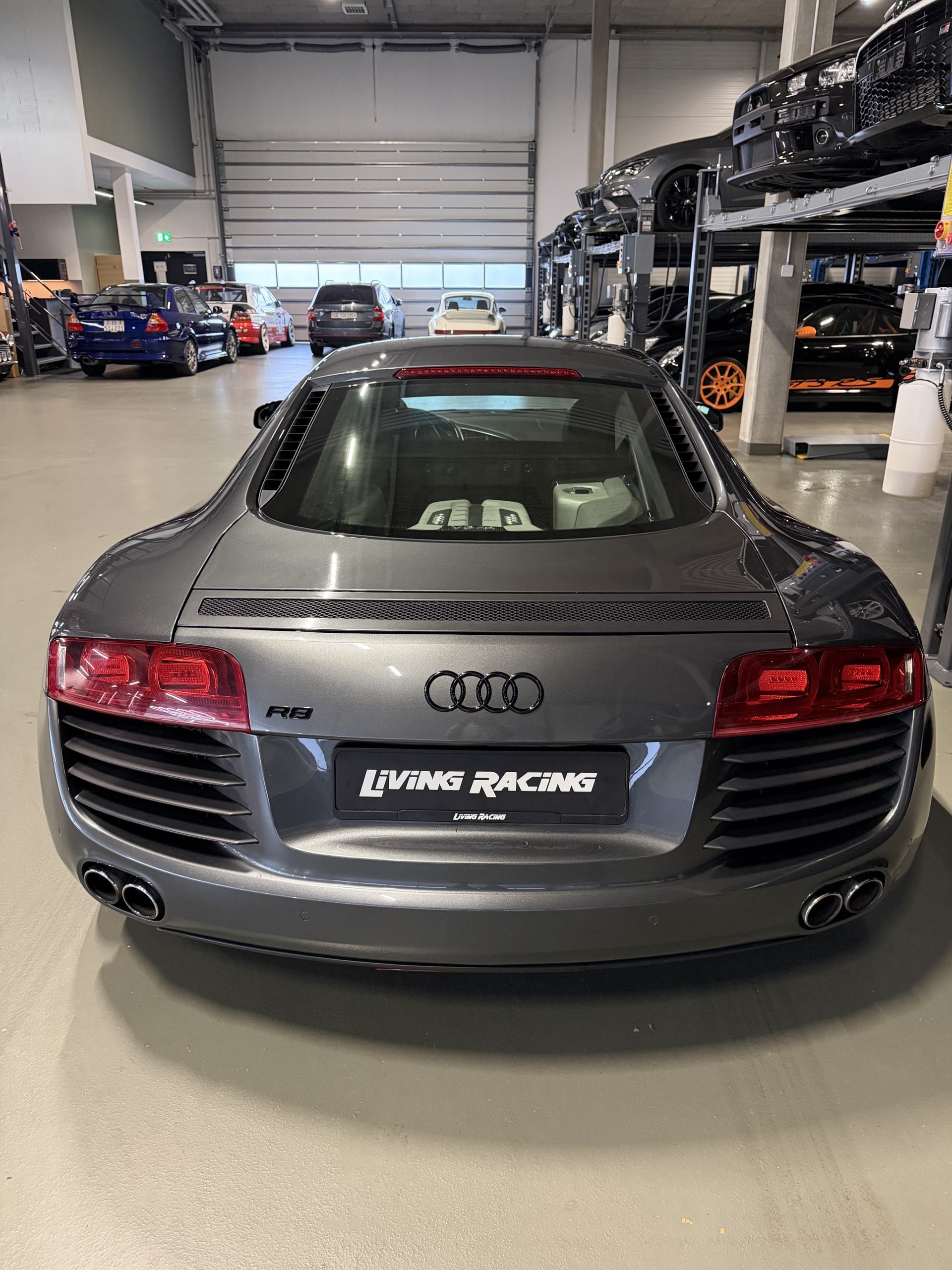AUDI R8 Coupé 4.2 R-Tronic-image-3