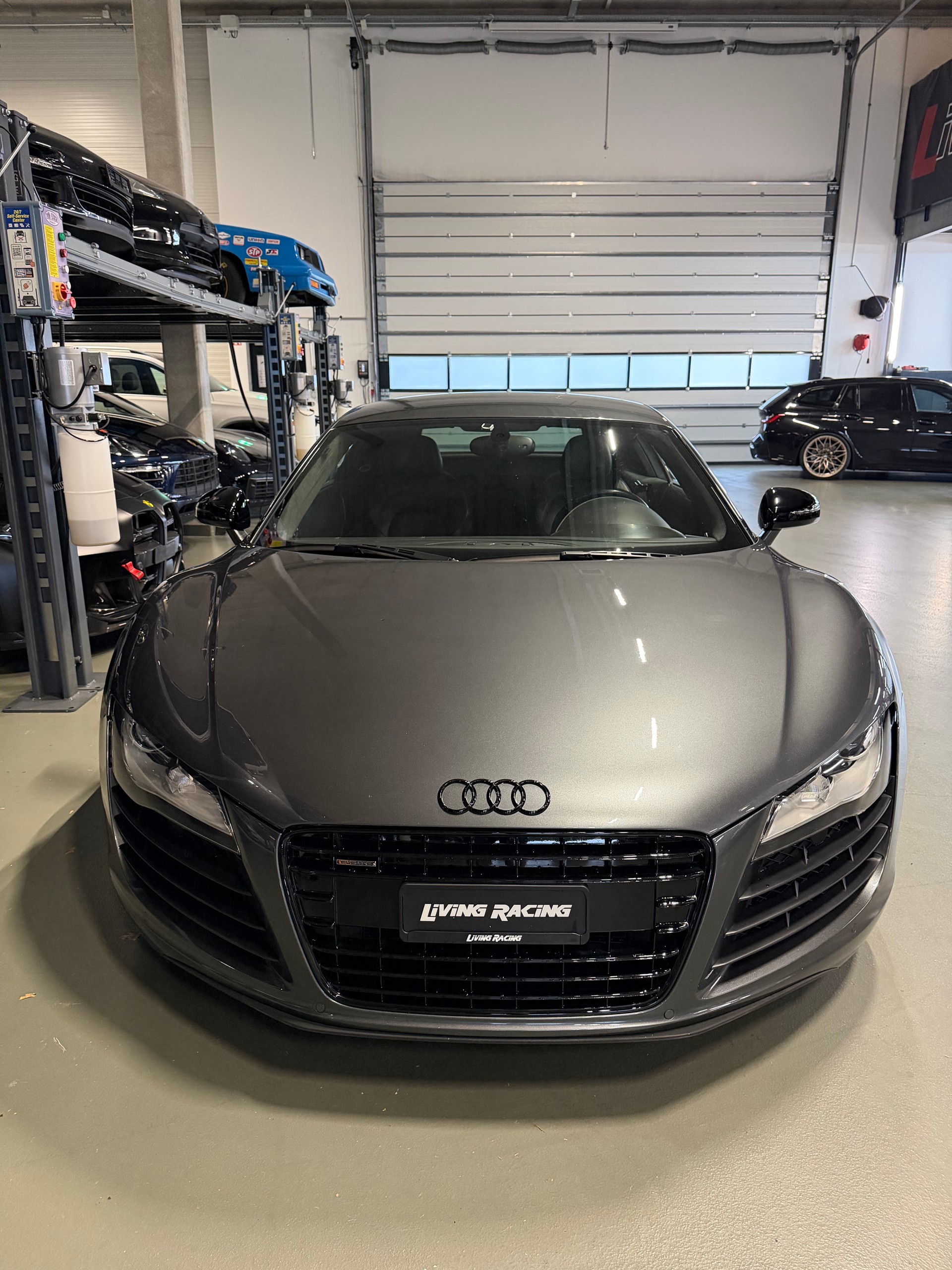 AUDI R8 Coupé 4.2 R-Tronic-image-4