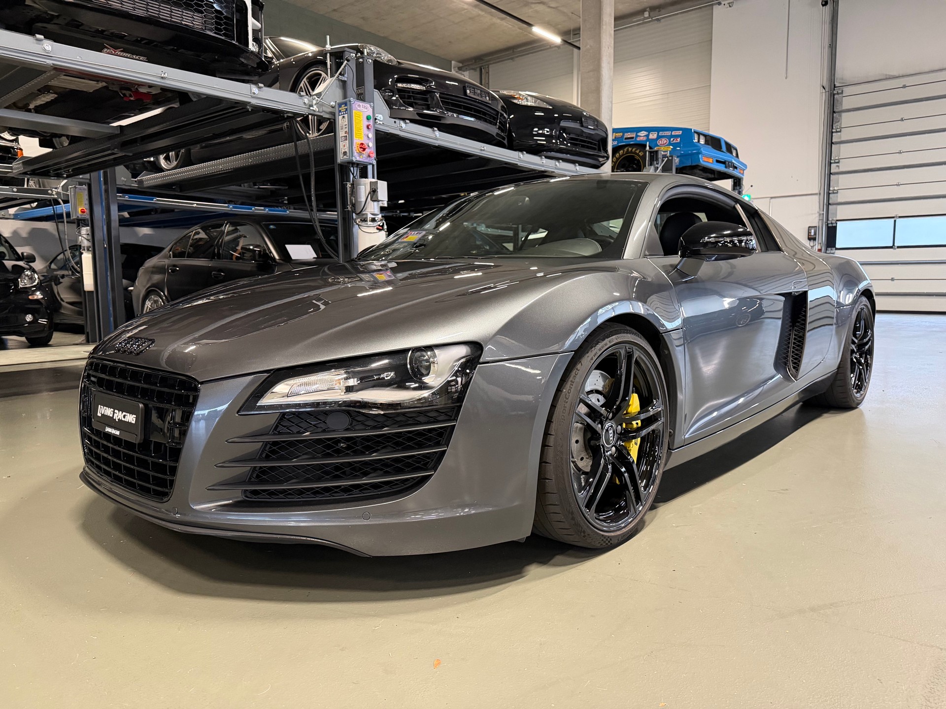 AUDI R8 Coupé 4.2 R-Tronic-image-1