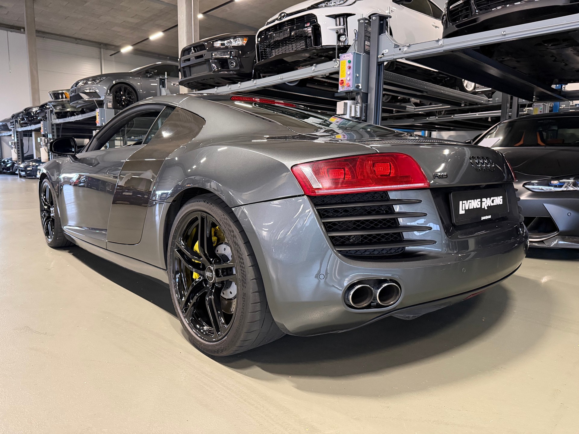 AUDI R8 Coupé 4.2 R-Tronic-image-2