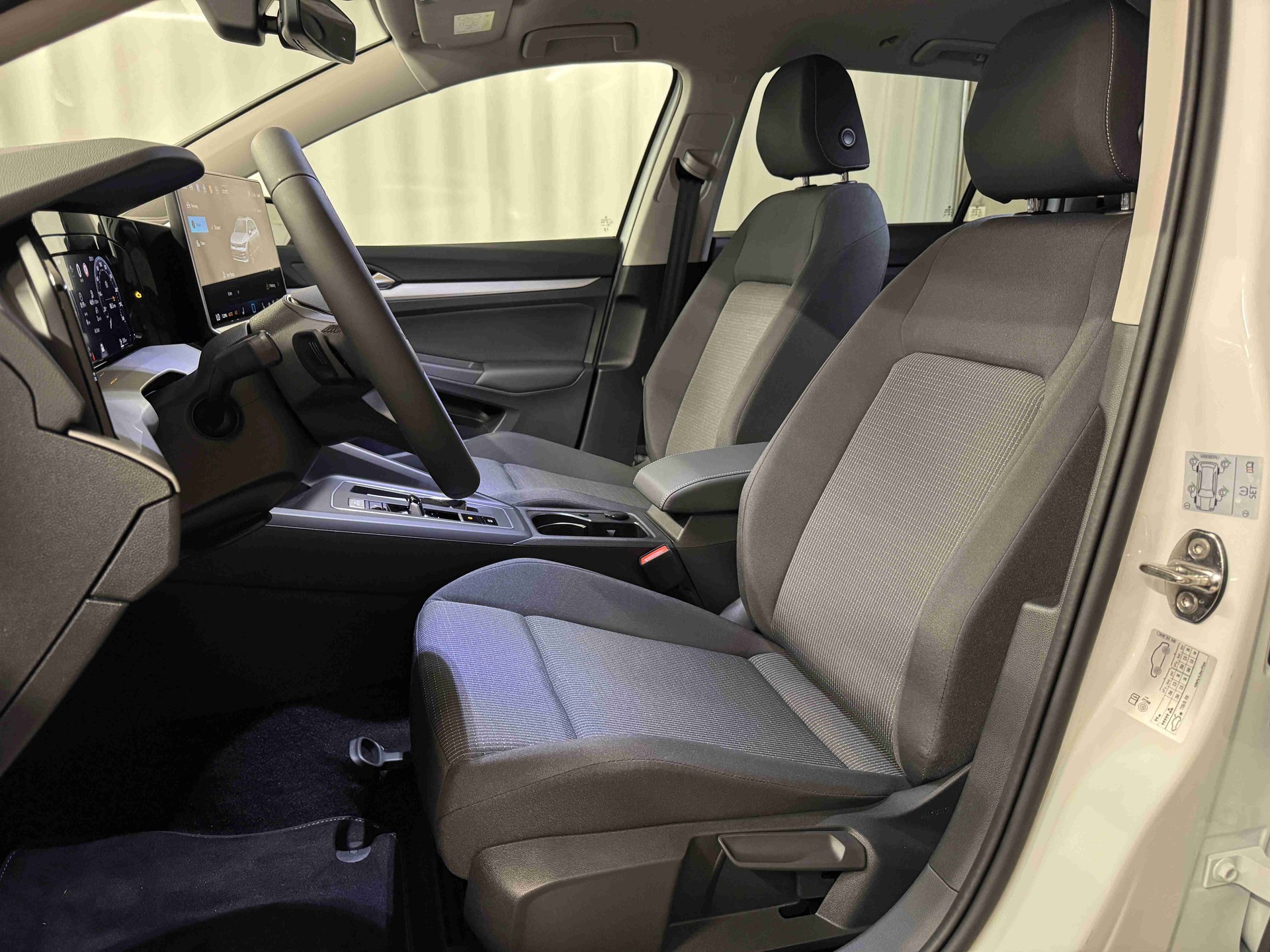 VW Golf Variant 1.5 eTSI mHEV Basis DSG-image-7