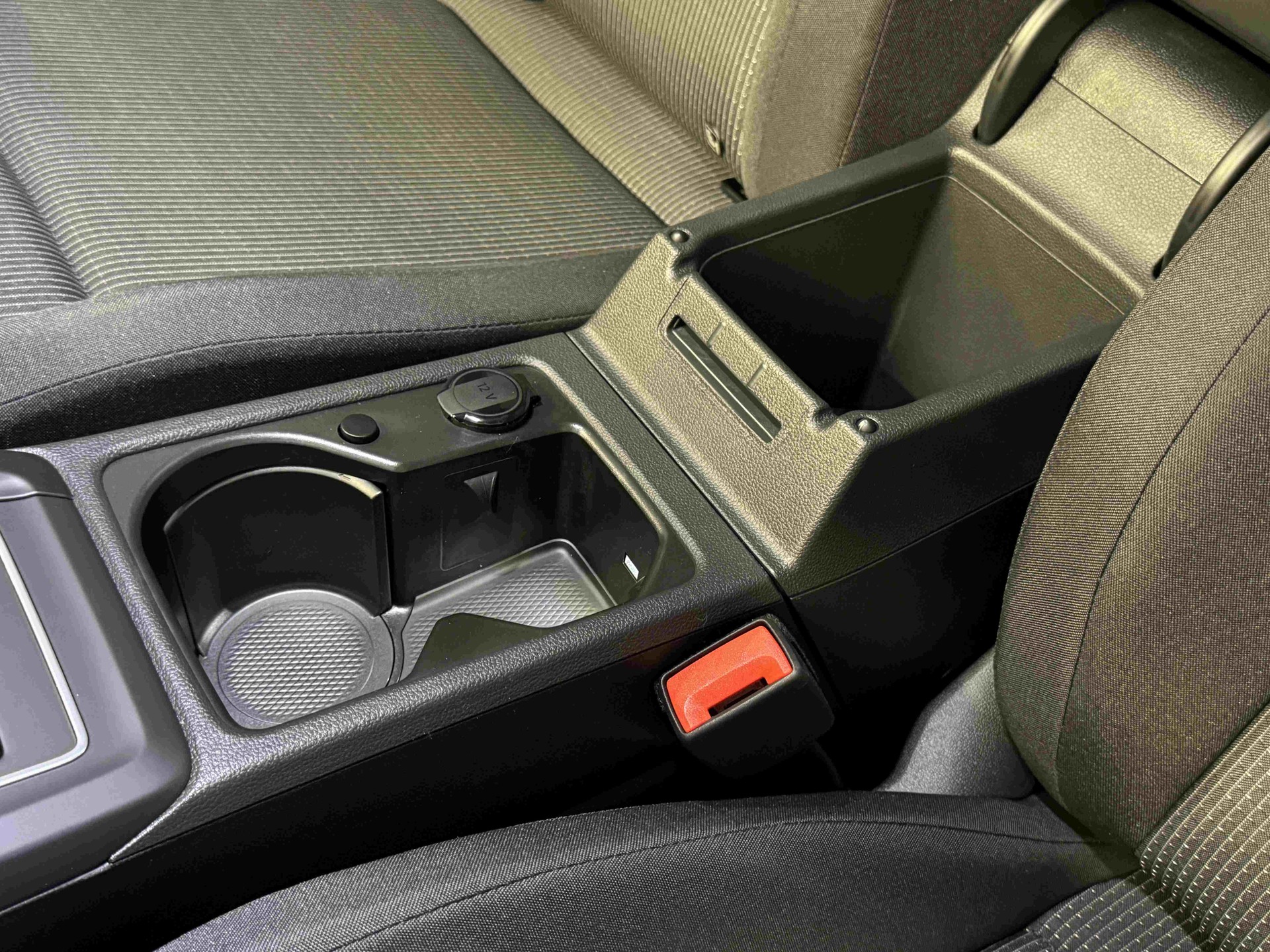 VW Golf Variant 1.5 eTSI mHEV Basis DSG-image-11