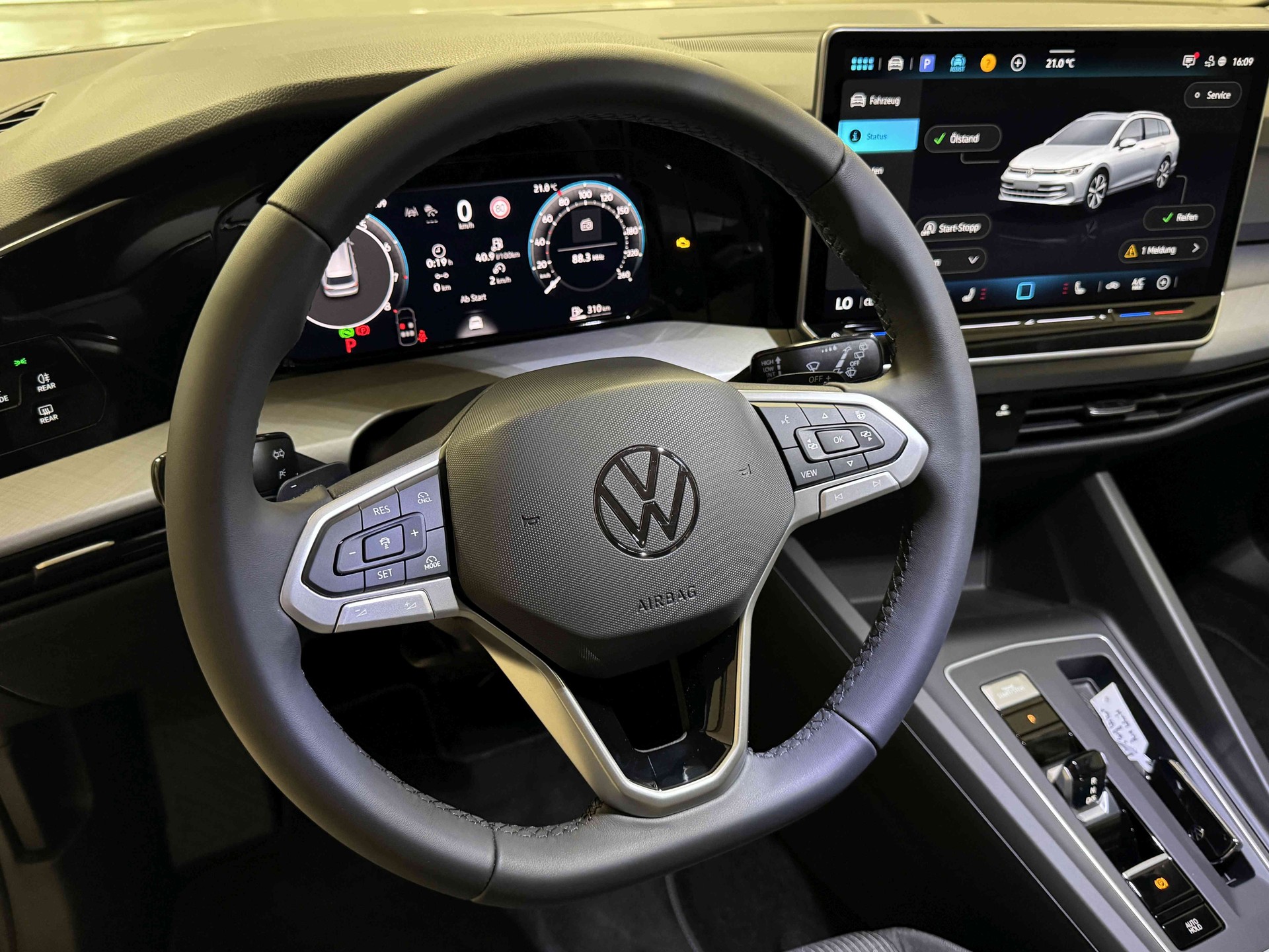 VW Golf Variant 1.5 eTSI mHEV Basis DSG-image-9