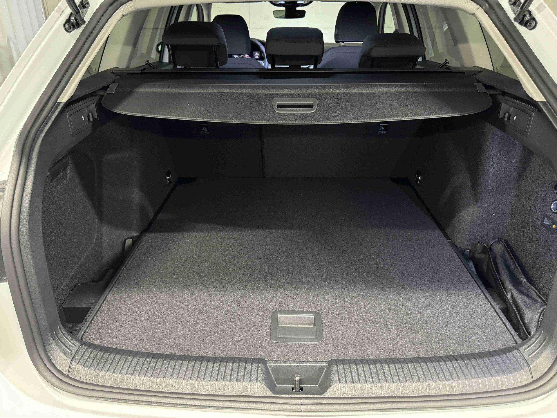 VW Golf Variant 1.5 eTSI mHEV Basis DSG-image-14