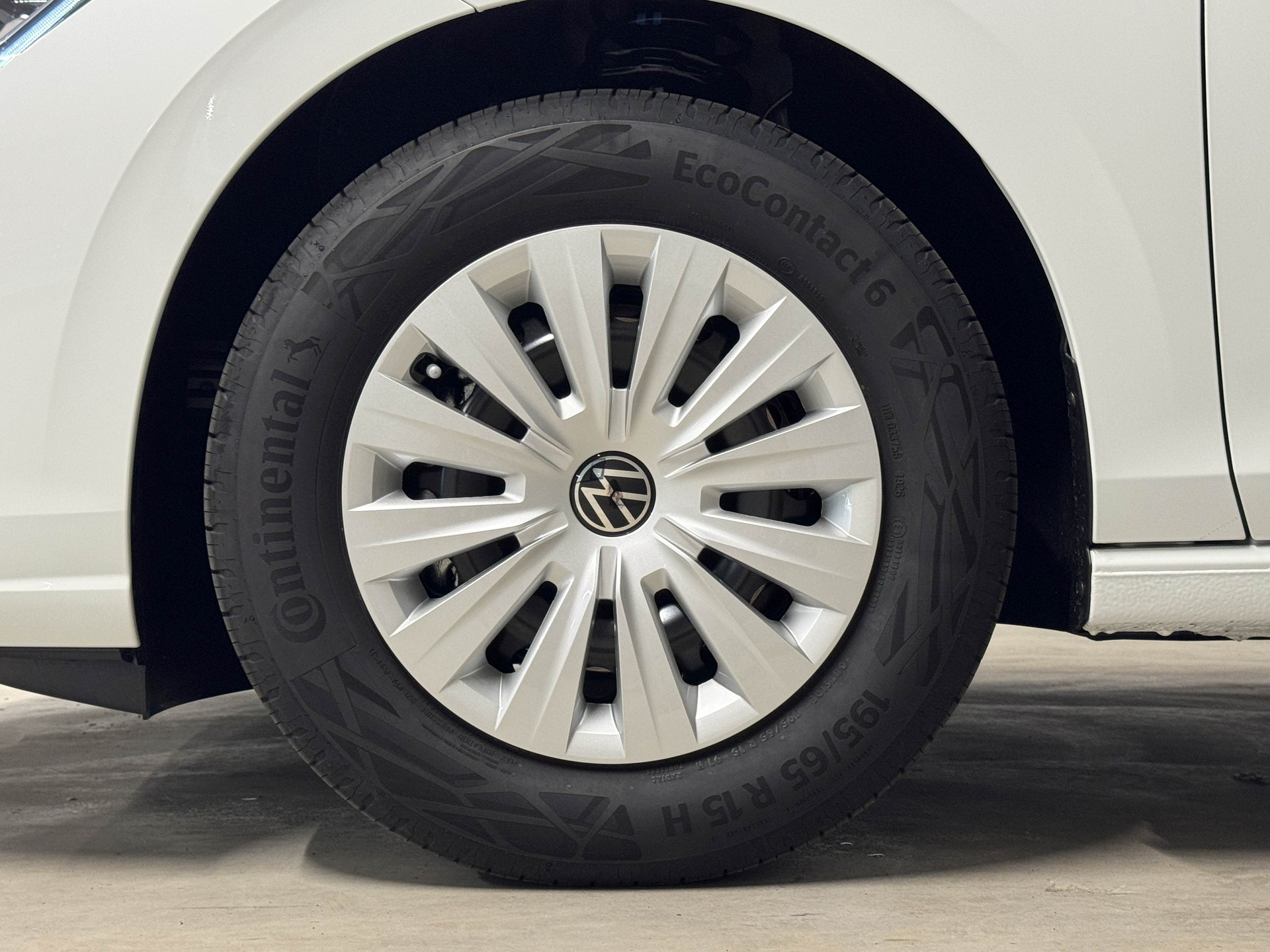 VW Golf Variant 1.5 eTSI mHEV Basis DSG-image-16