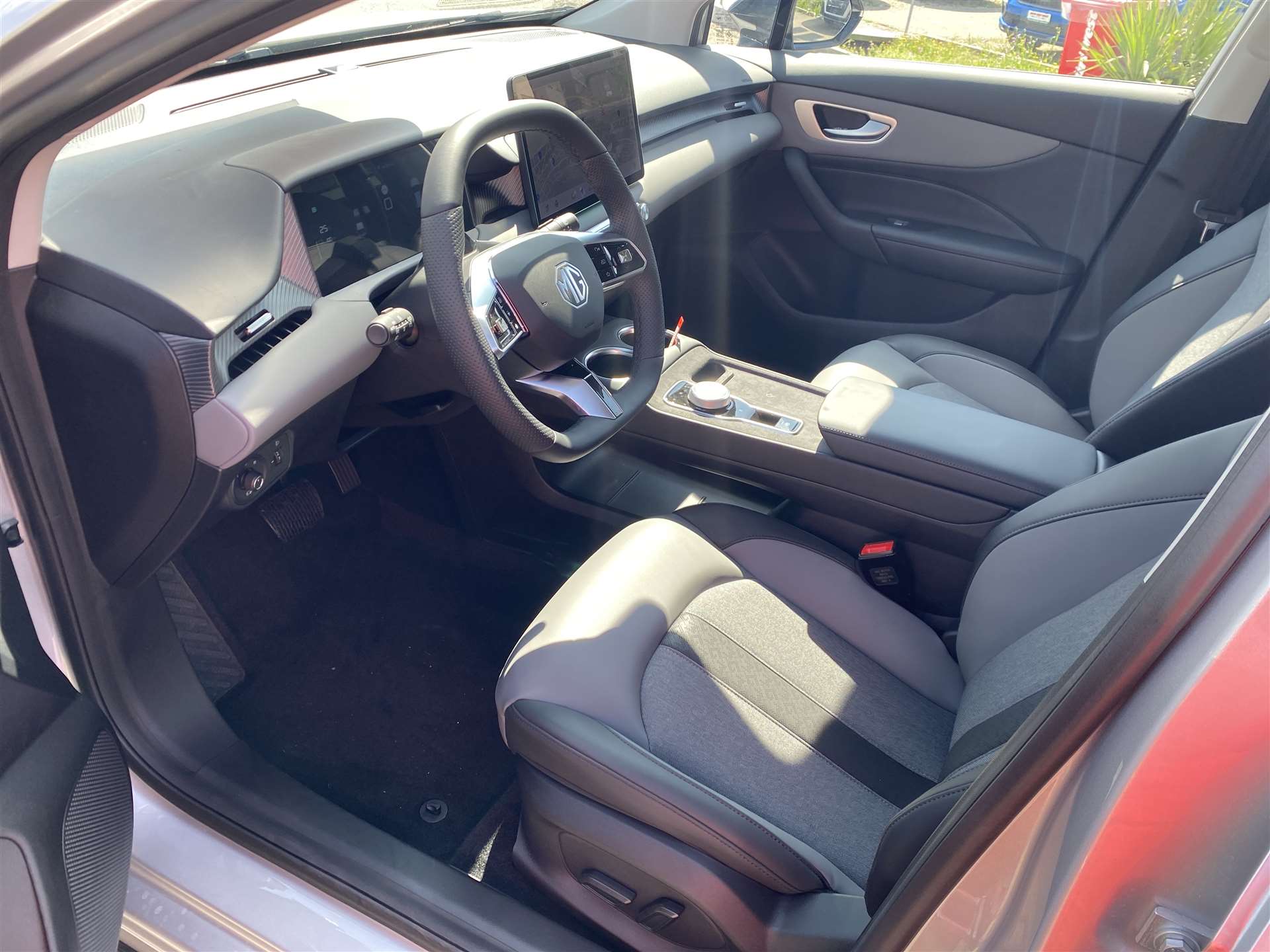 MG 4 EV 64kWh Premium Facelift Automat-image-1
