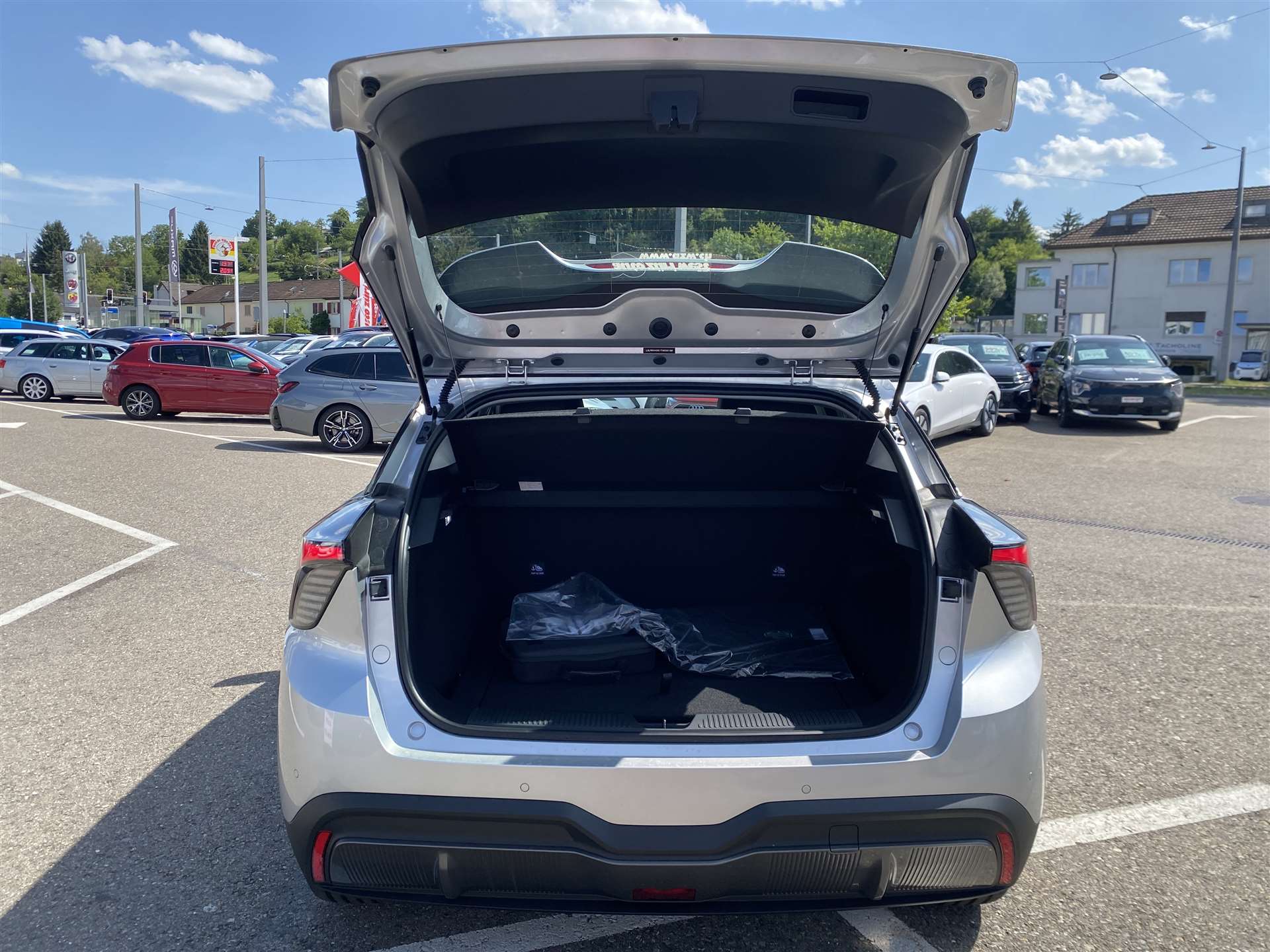 MG 4 EV 64kWh Premium Facelift Automat-image-13