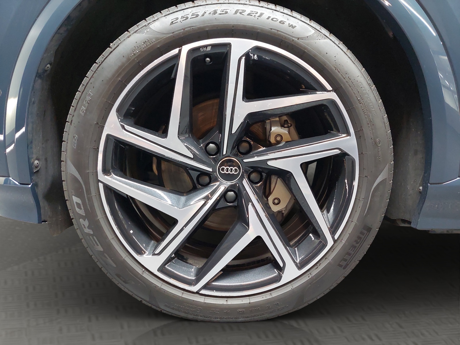 AUDI Q6 e-tron quattro-image-12