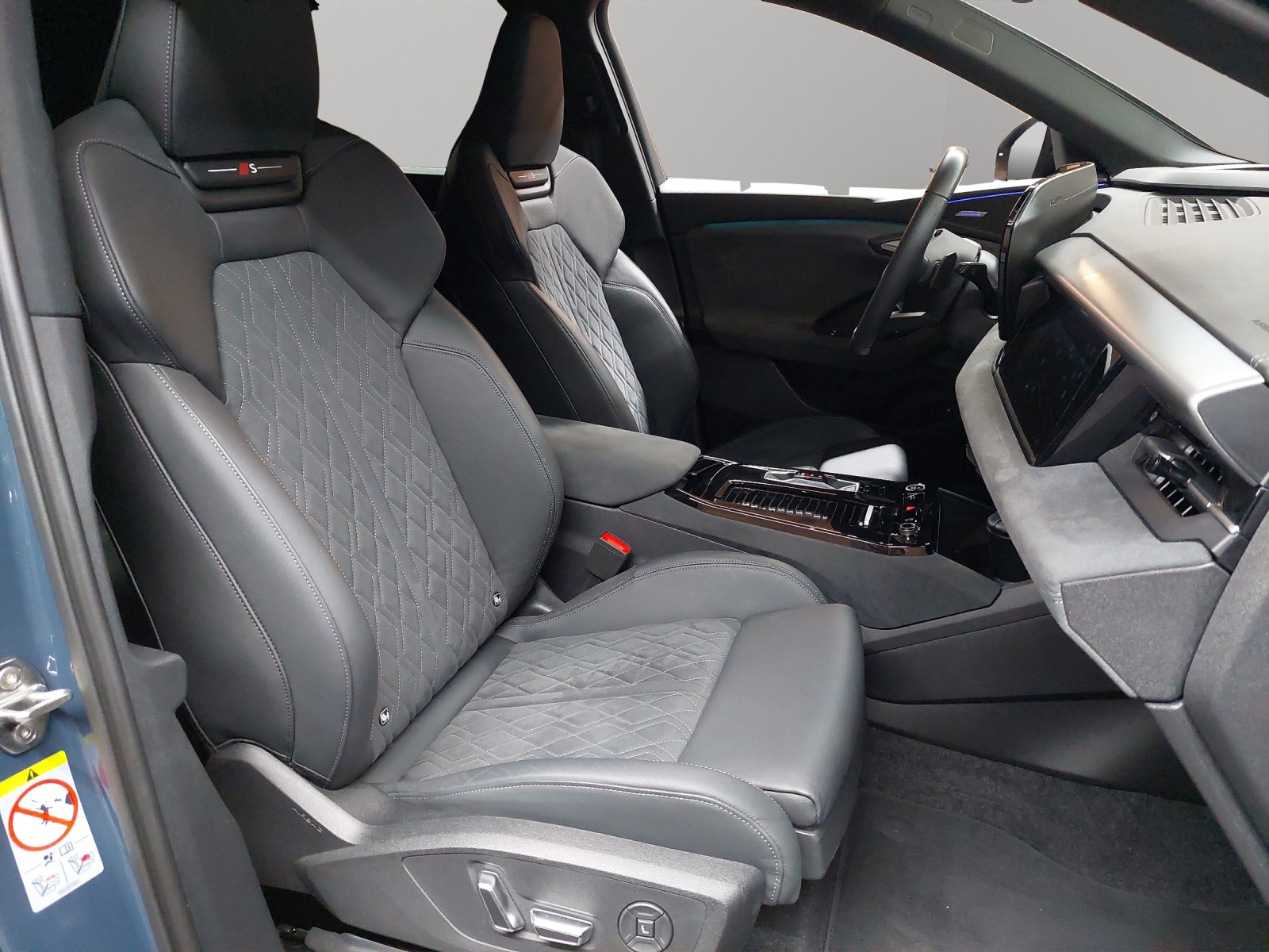 AUDI Q6 e-tron quattro-image-8