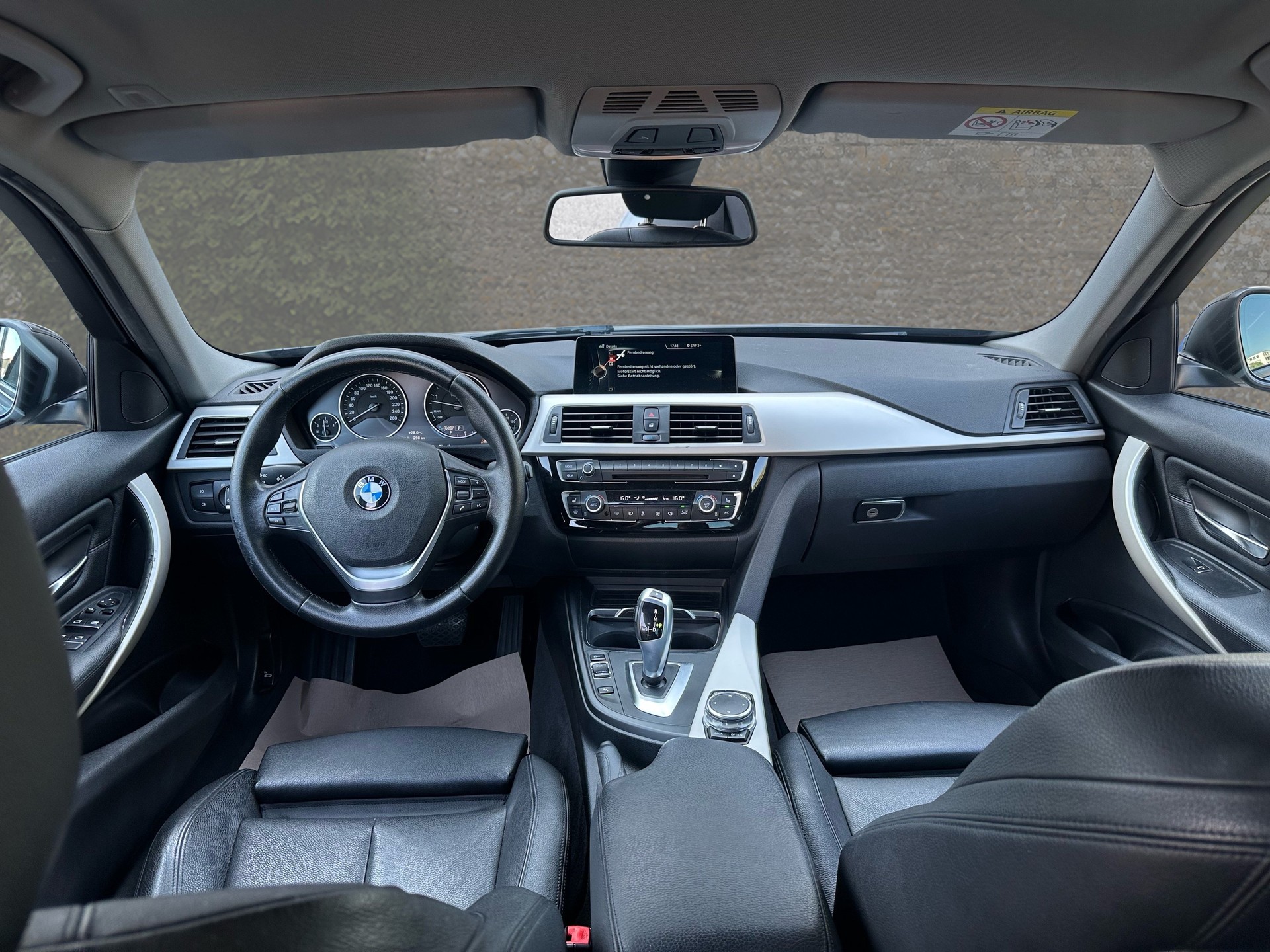 BMW 330d xDrive Luxury Line Steptronic-image-9