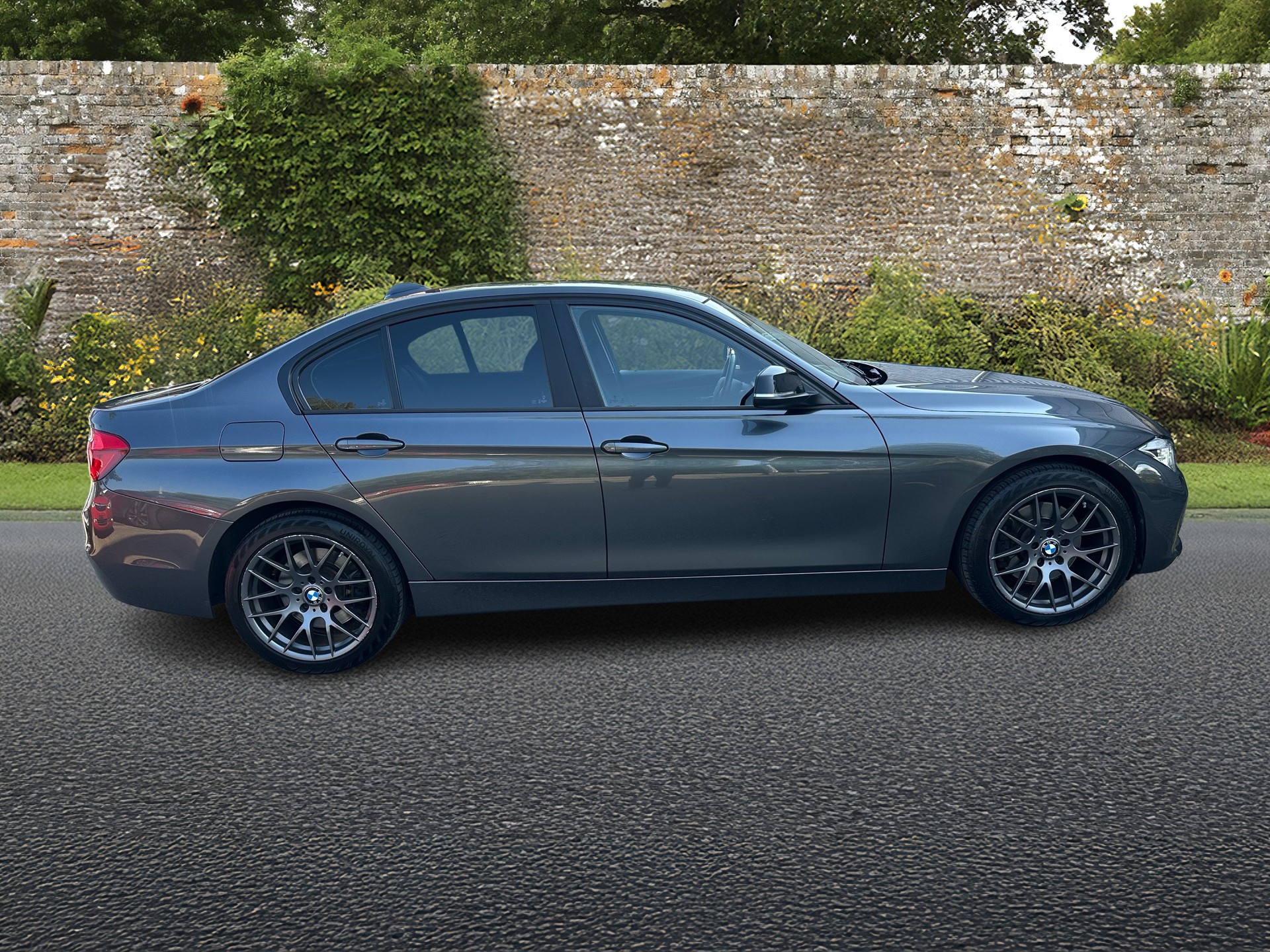 BMW 330d xDrive Luxury Line Steptronic-image-5