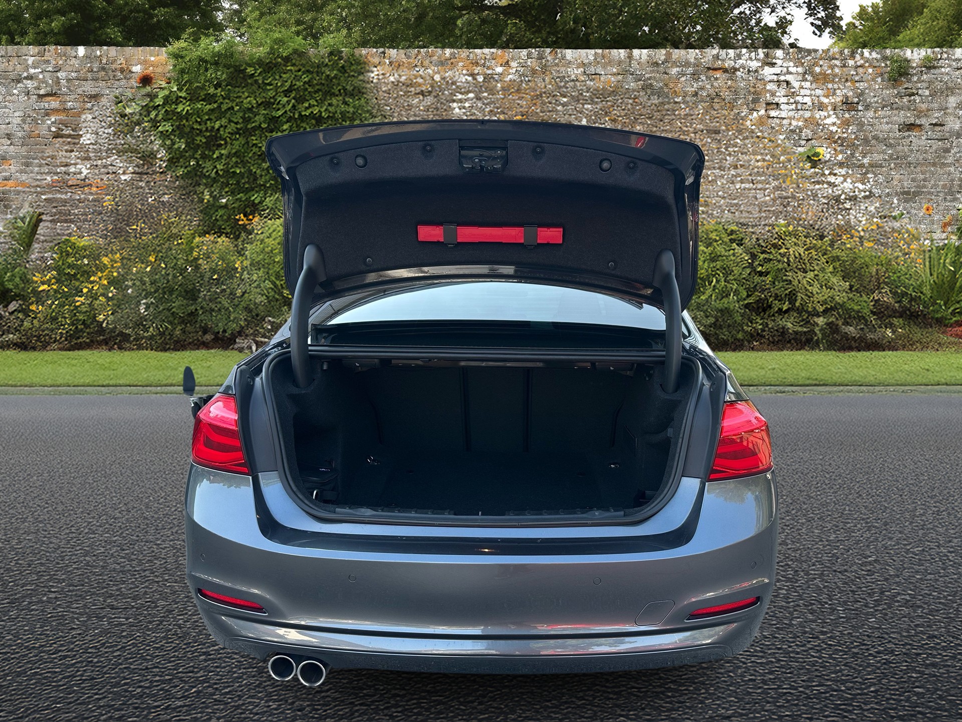 BMW 330d xDrive Luxury Line Steptronic-image-14