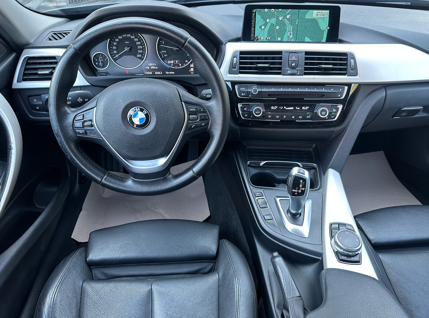BMW 330d xDrive Luxury Line Steptronic-image-8
