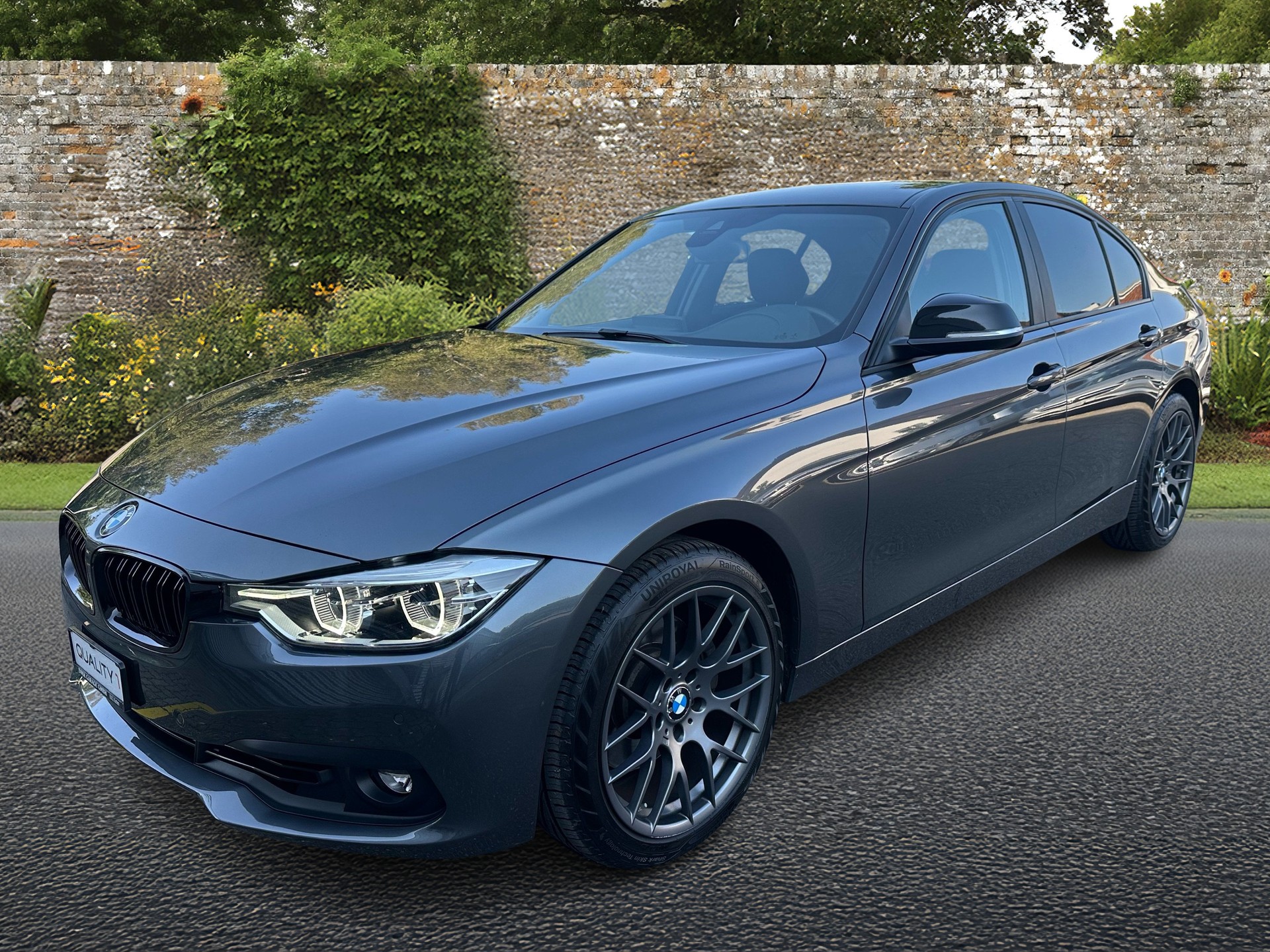 BMW 330d xDrive Luxury Line Steptronic-image-0