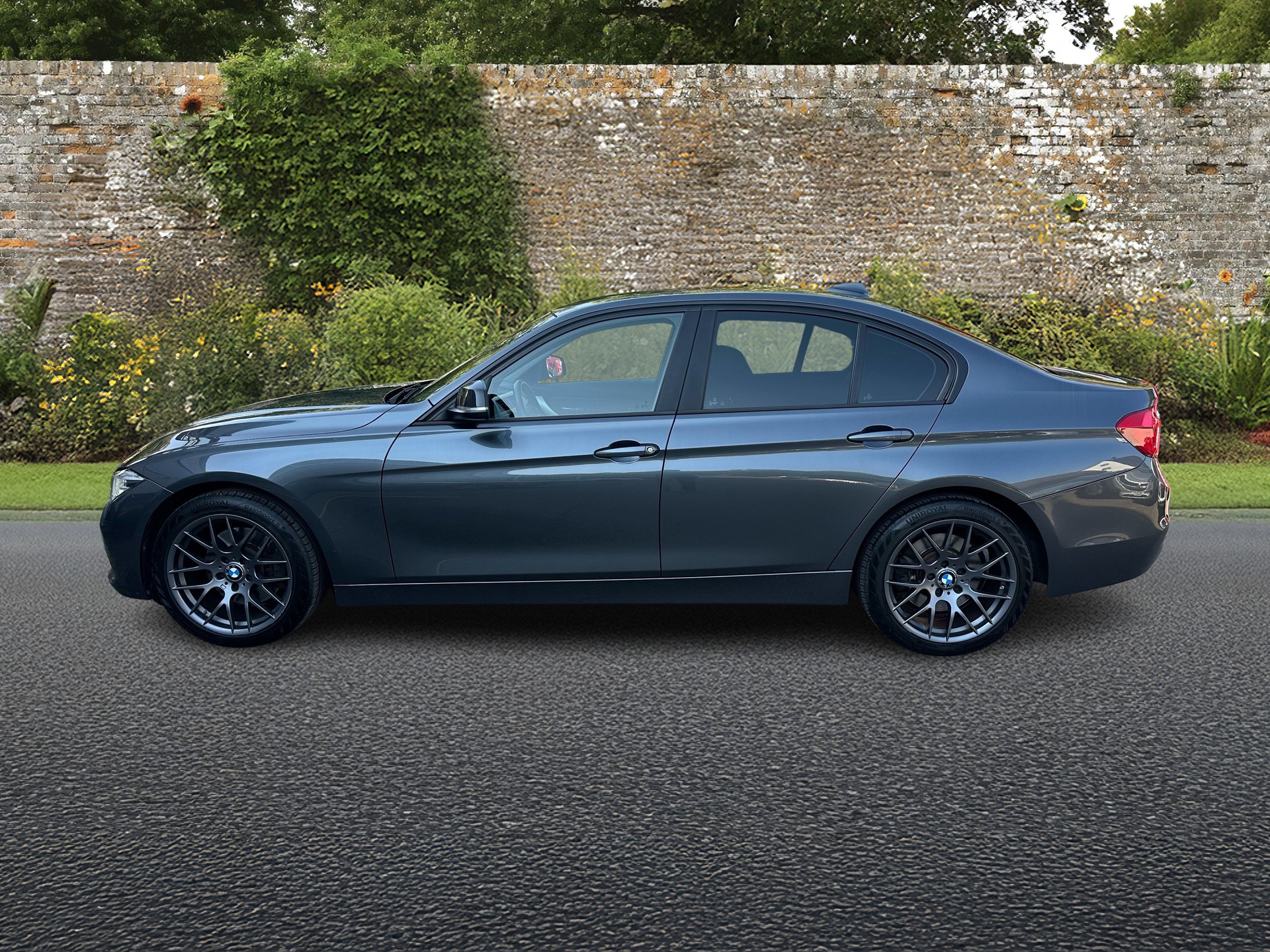 BMW 330d xDrive Luxury Line Steptronic-image-1