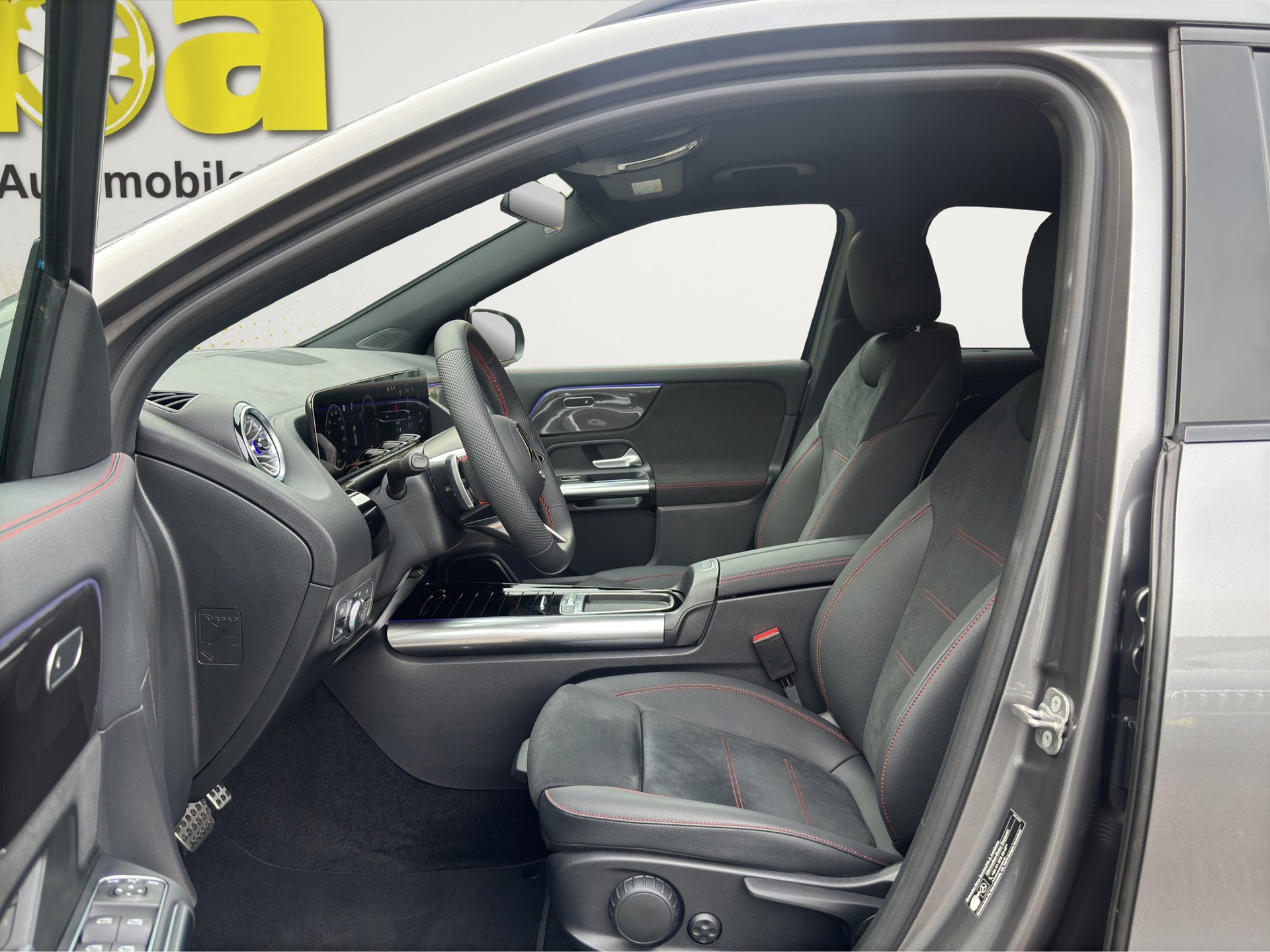 MERCEDES-BENZ GLA 250 e 8G-DCT AMG Line Night Paket FACELIFT-image-12