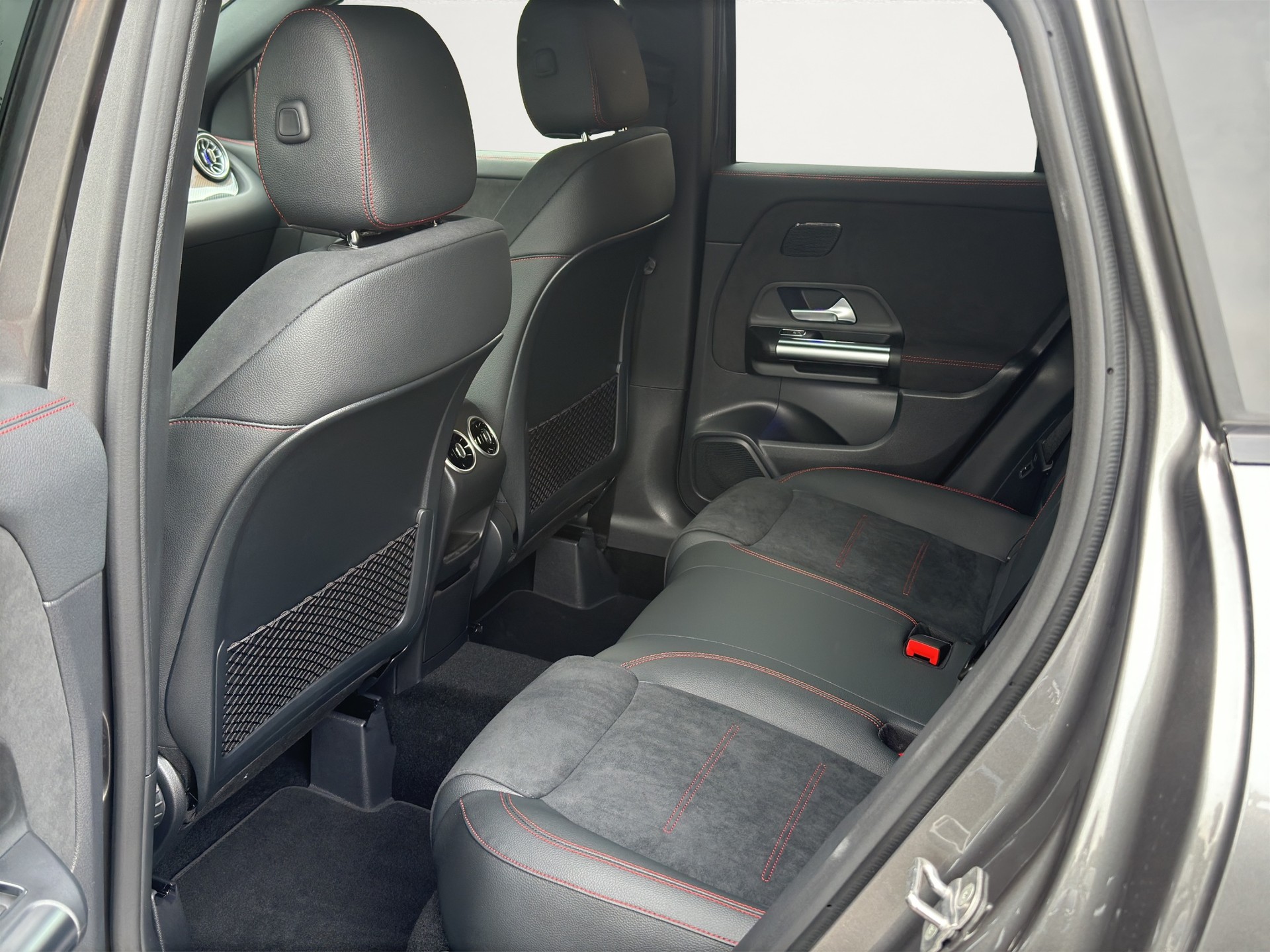MERCEDES-BENZ GLA 250 e 8G-DCT AMG Line Night Paket FACELIFT-image-14
