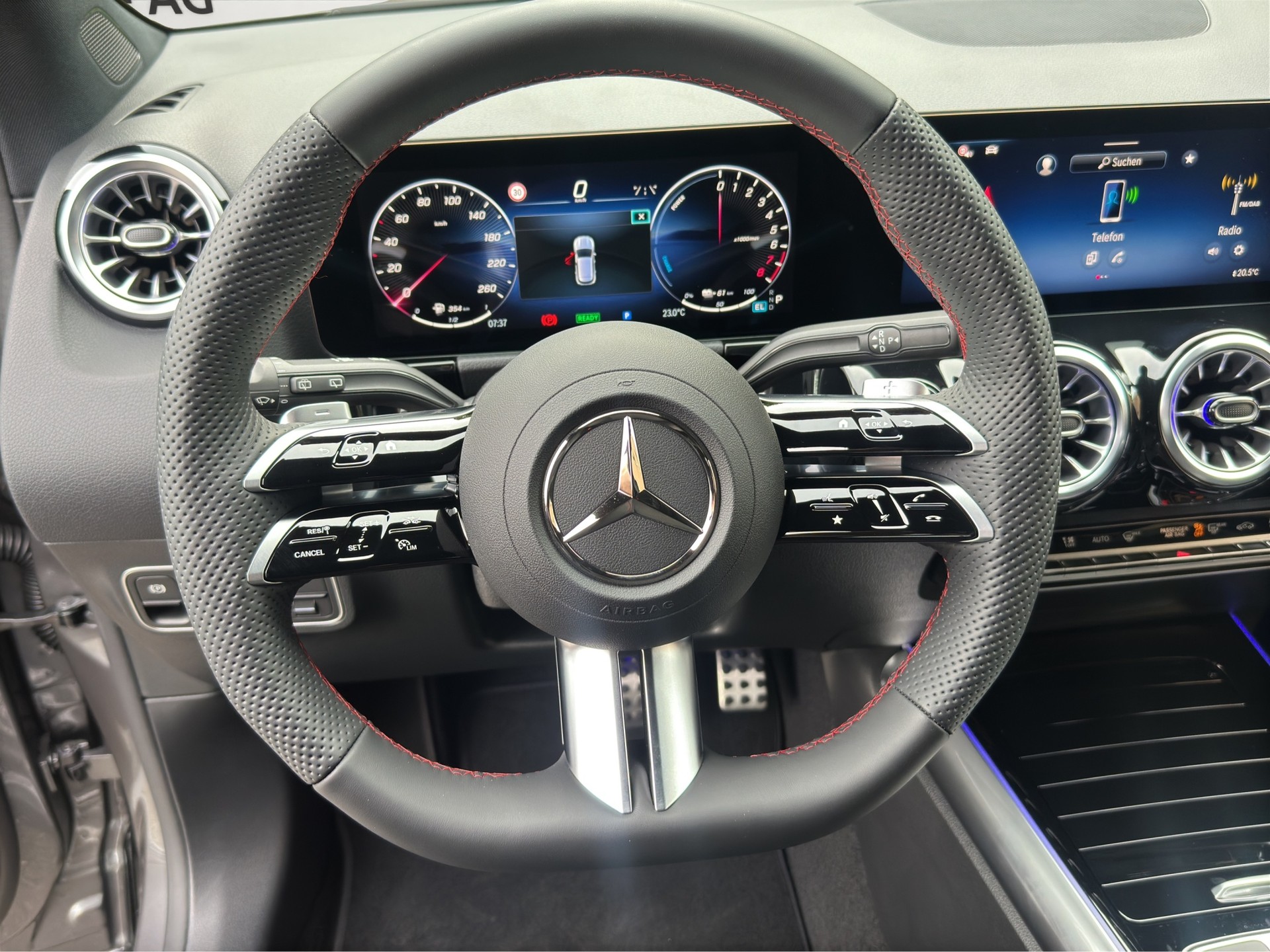 MERCEDES-BENZ GLA 250 e 8G-DCT AMG Line Night Paket FACELIFT-image-16