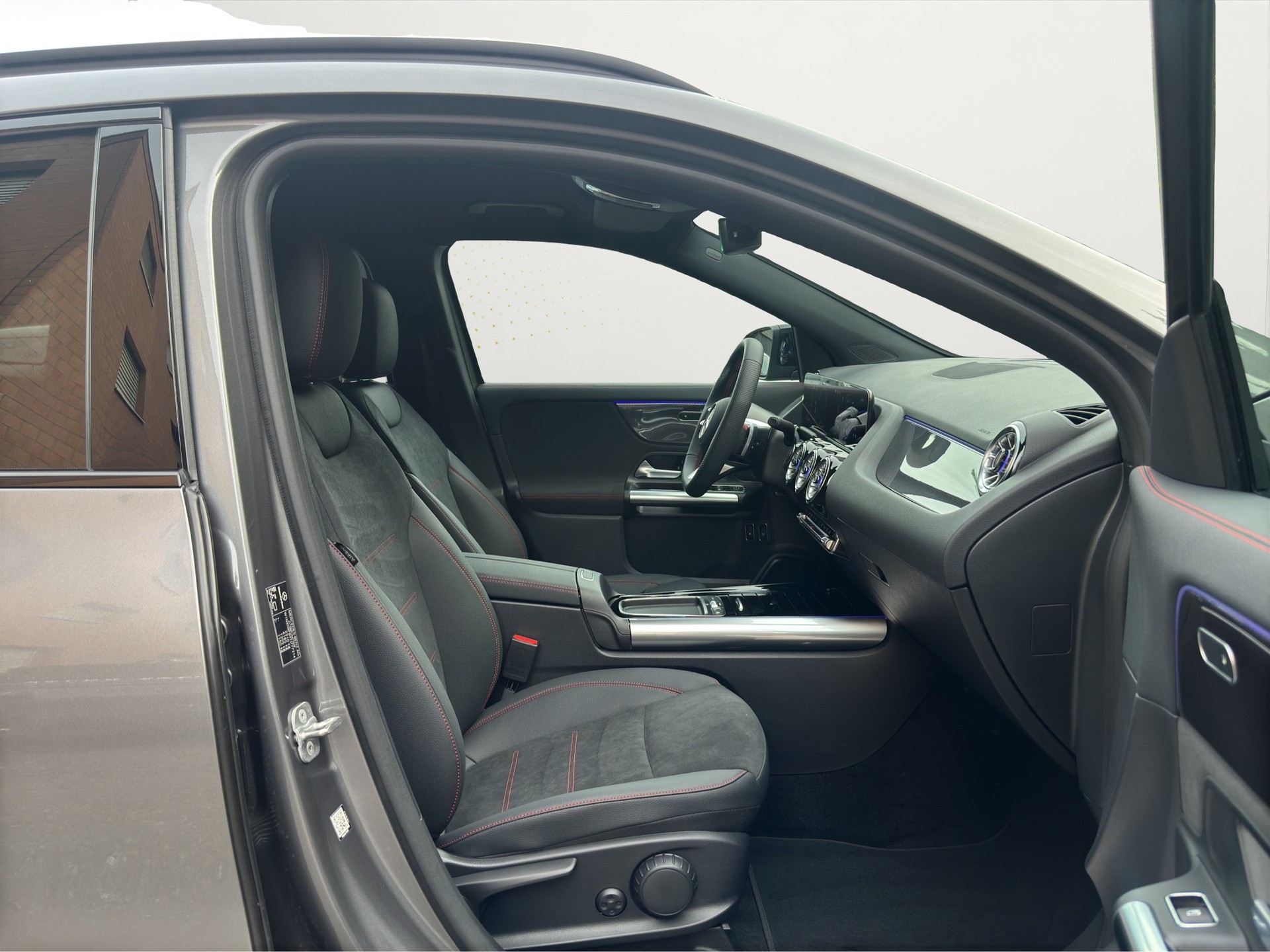 MERCEDES-BENZ GLA 250 e 8G-DCT AMG Line Night Paket FACELIFT-image-13
