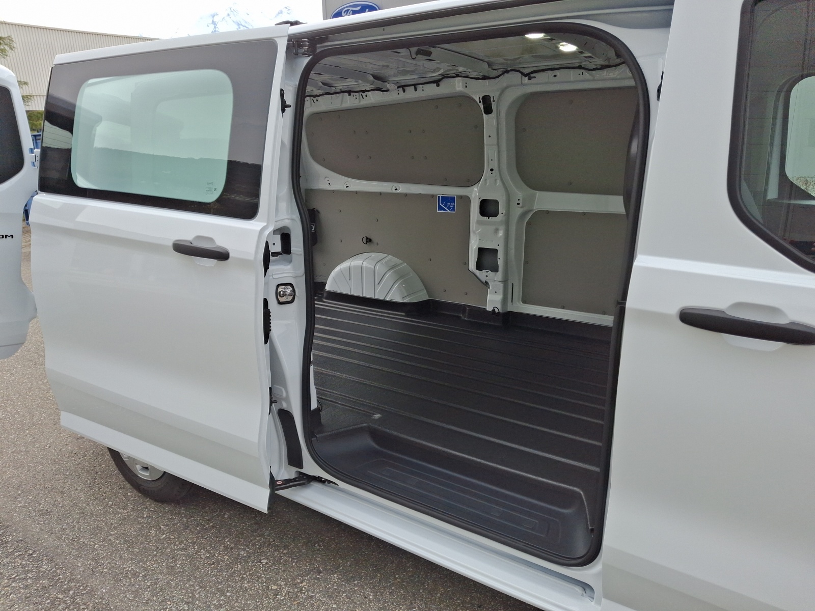 FORD Transit Custom 320 L1H2-image-8