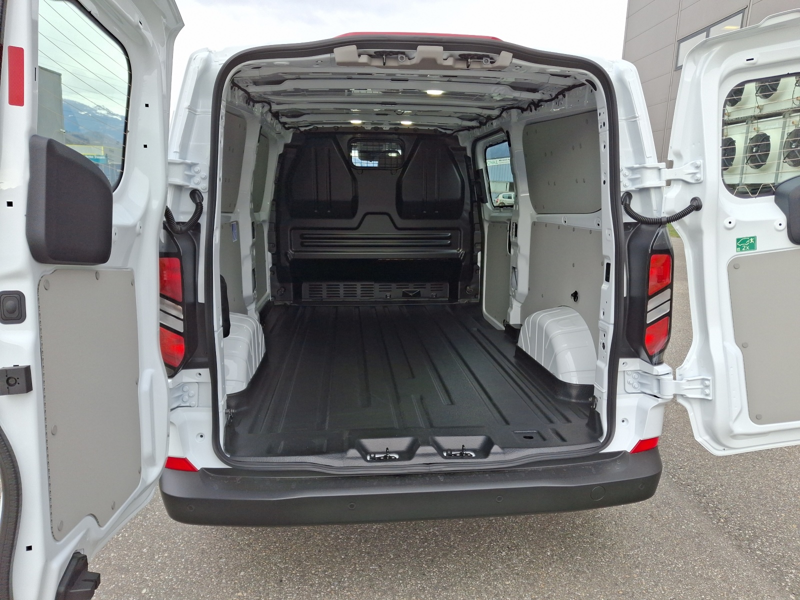 FORD Transit Custom 320 L1H2-image-7