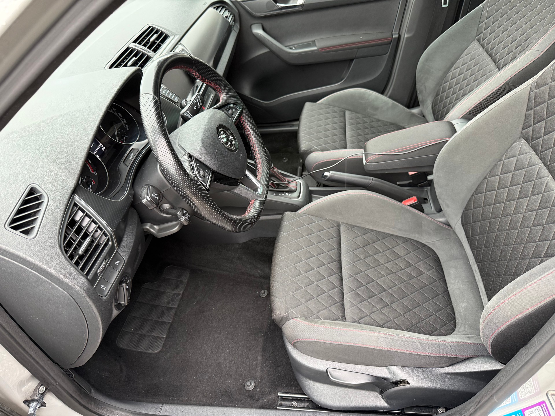 SKODA Fabia 1.0 TSI Monte Carlo DSG-image-6