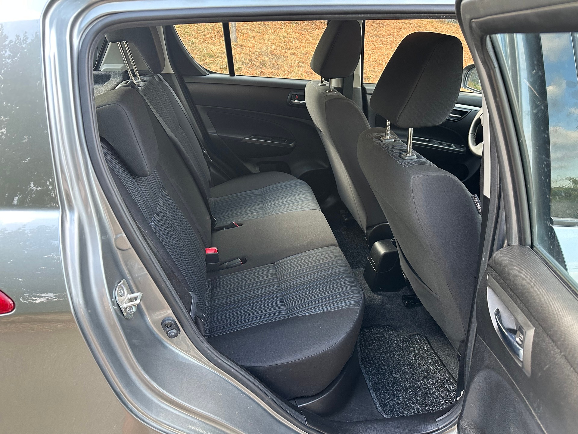 SUZUKI Swift 1.2i 16V GL Automatic-image-3