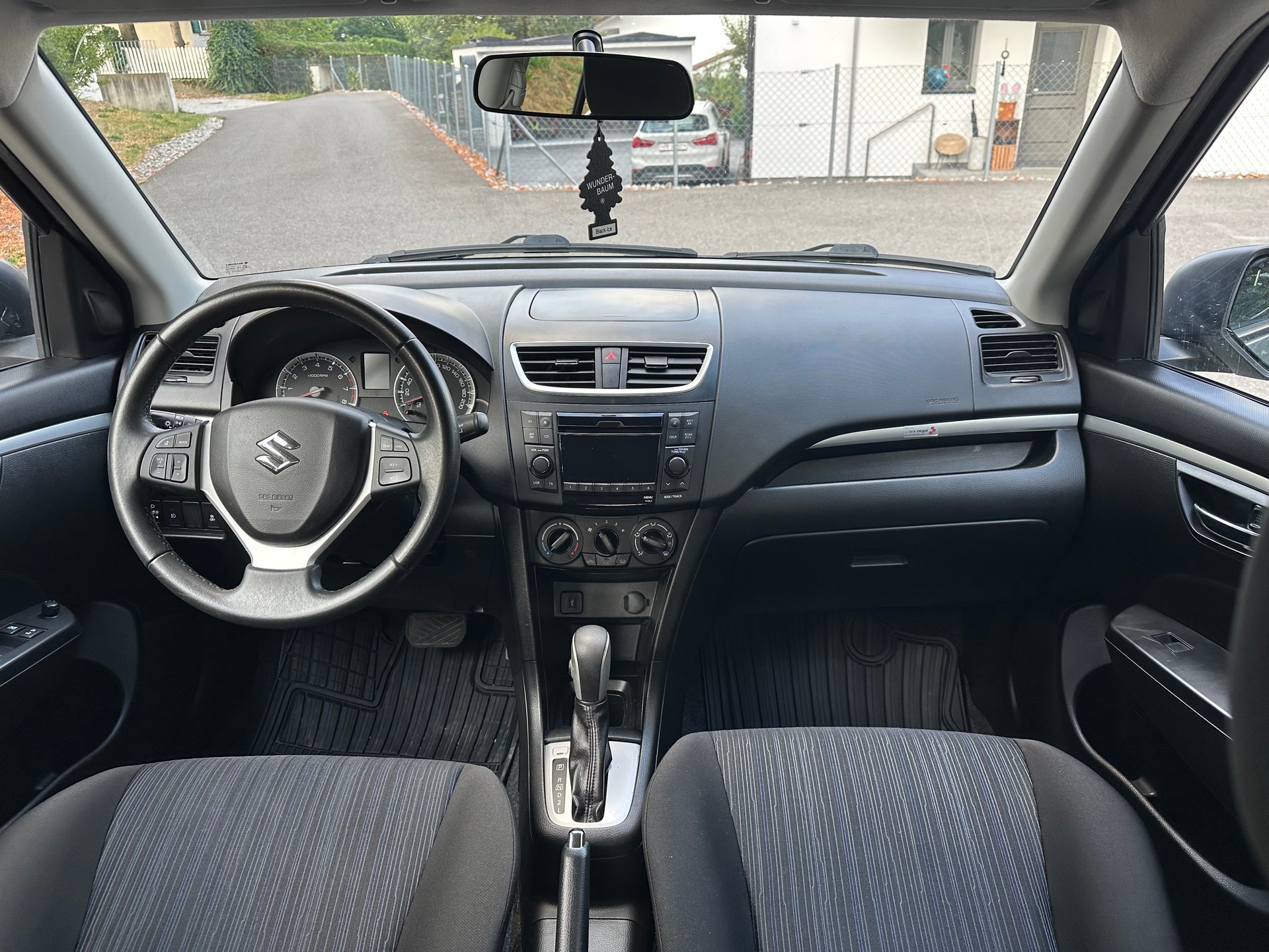 SUZUKI Swift 1.2i 16V GL Automatic-image-1