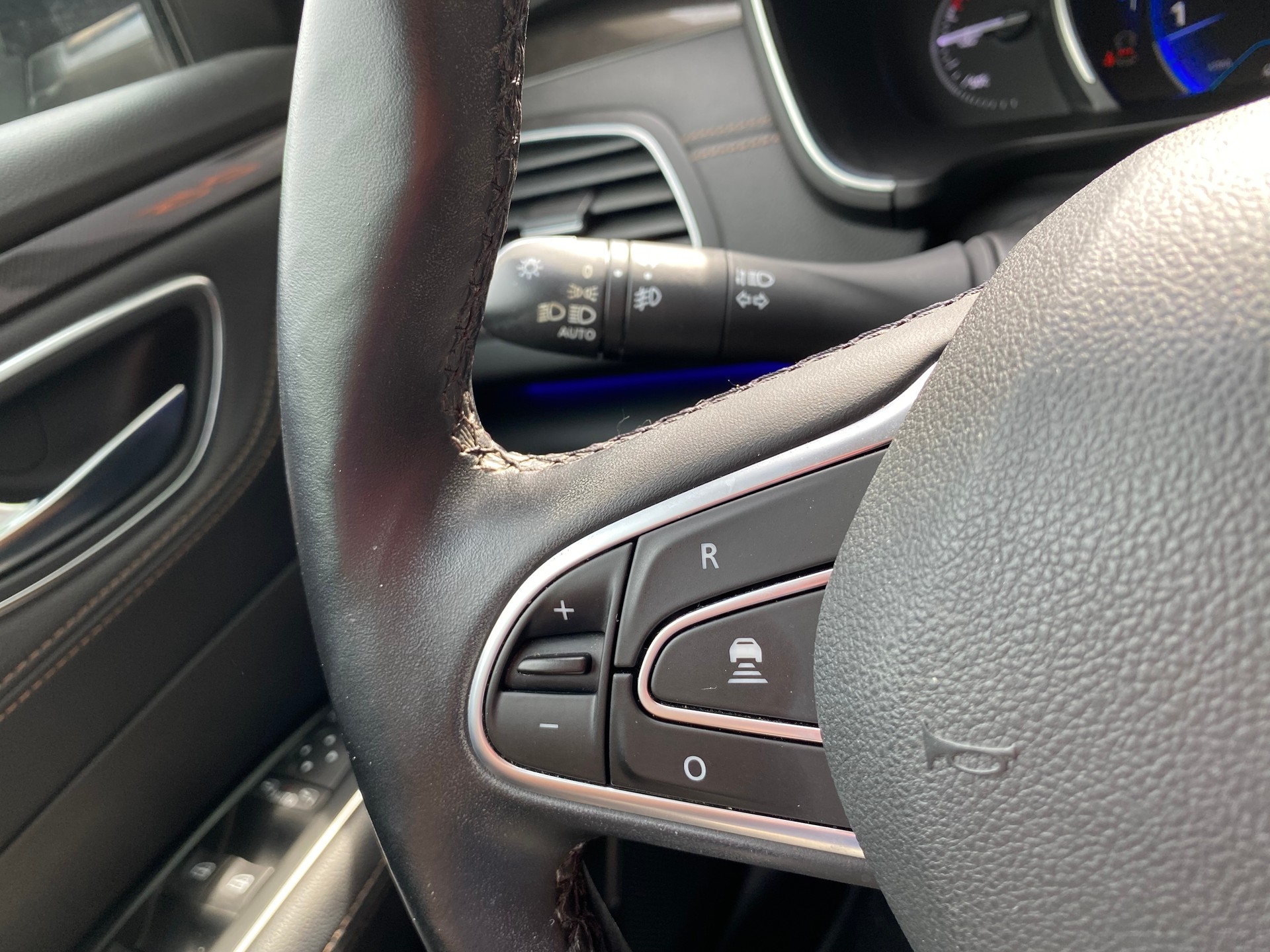RENAULT Talisman Grandtour 1.6 TCe 90th Anniversary EDC-image-21