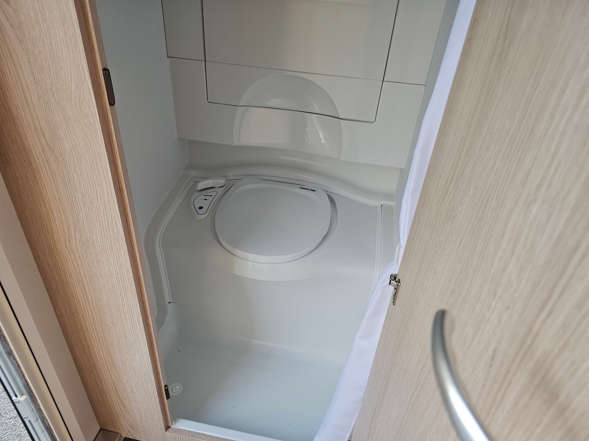 ADRIA Aviva E 400 PS-image-12