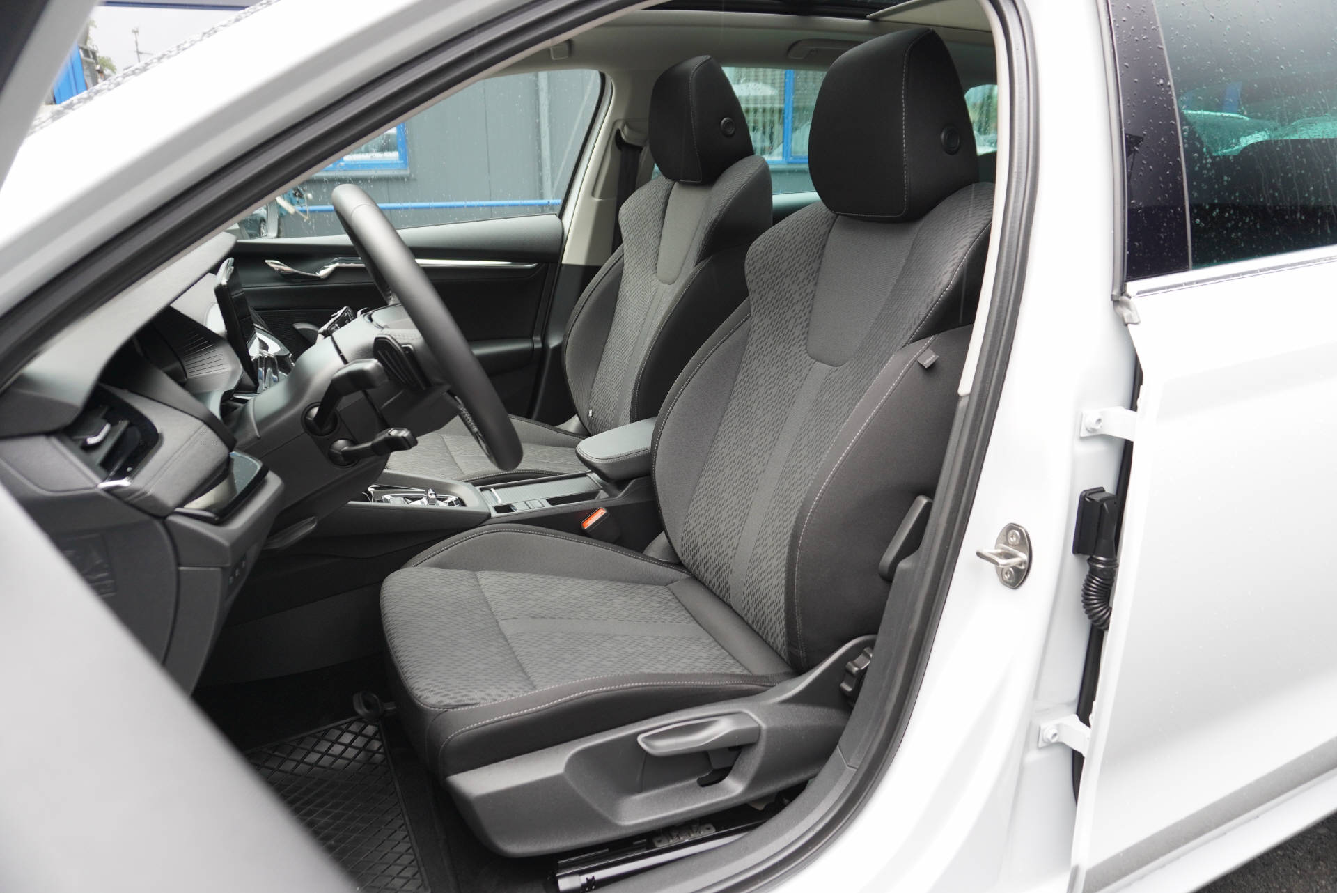 SKODA Octavia Combi 1.4 TSI PHEV Style DSG-image-5