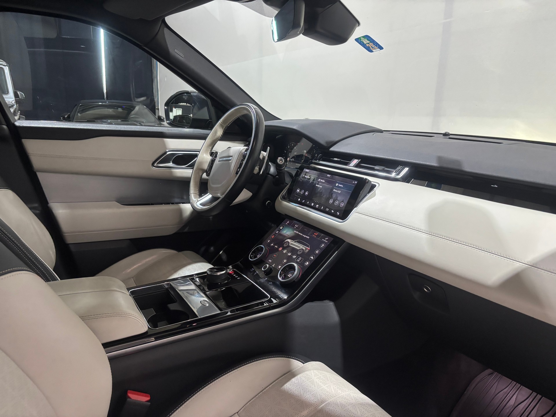 LAND ROVER Range Rover Velar R-Dynamic D 300 HSE Automatic-image-13