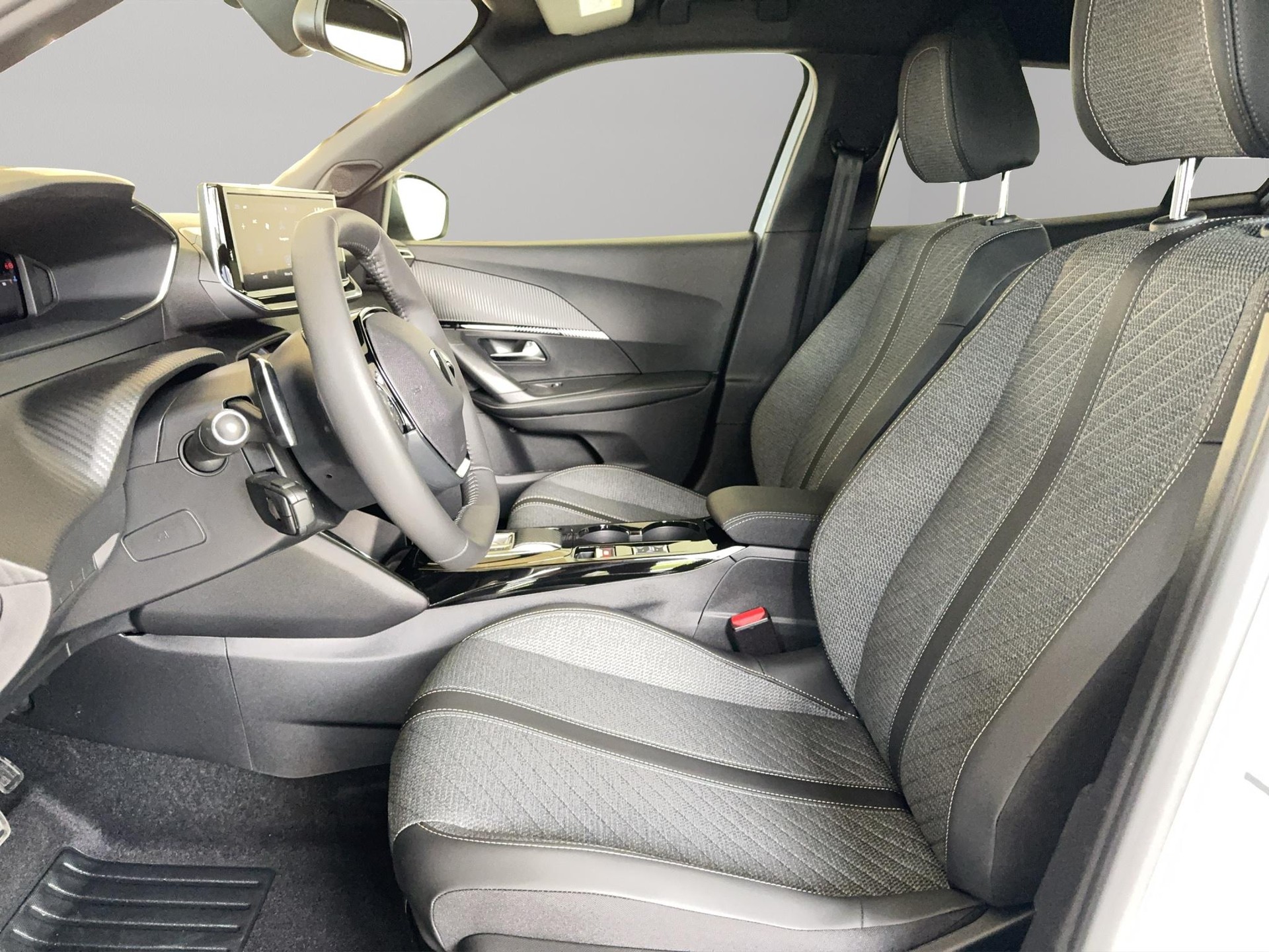 PEUGEOT 2008 1.2 Hybrid Allure Premium-image-5