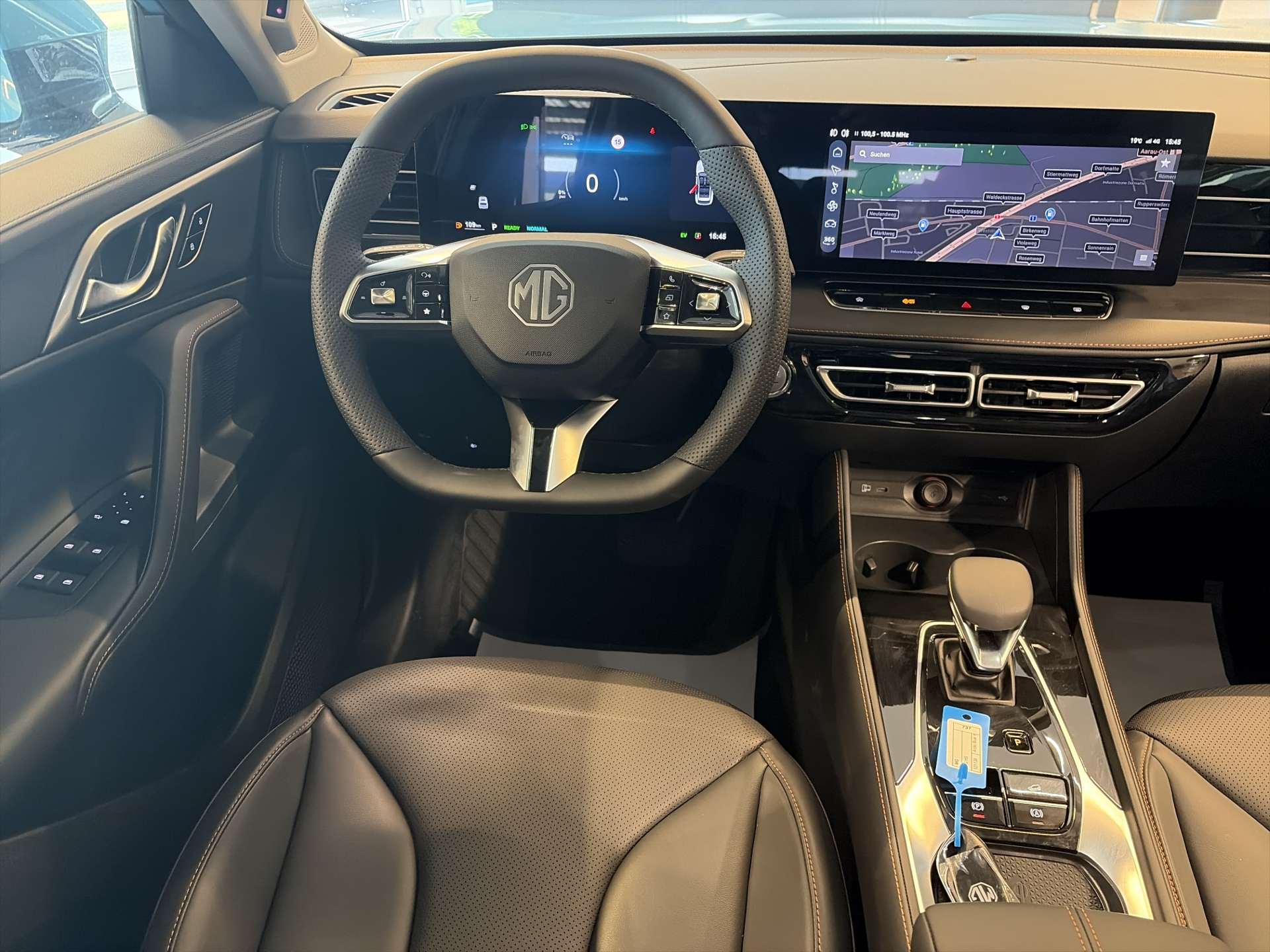 MG HS 1.5 T Hybrid+ Luxury 224PS Automat-image-4
