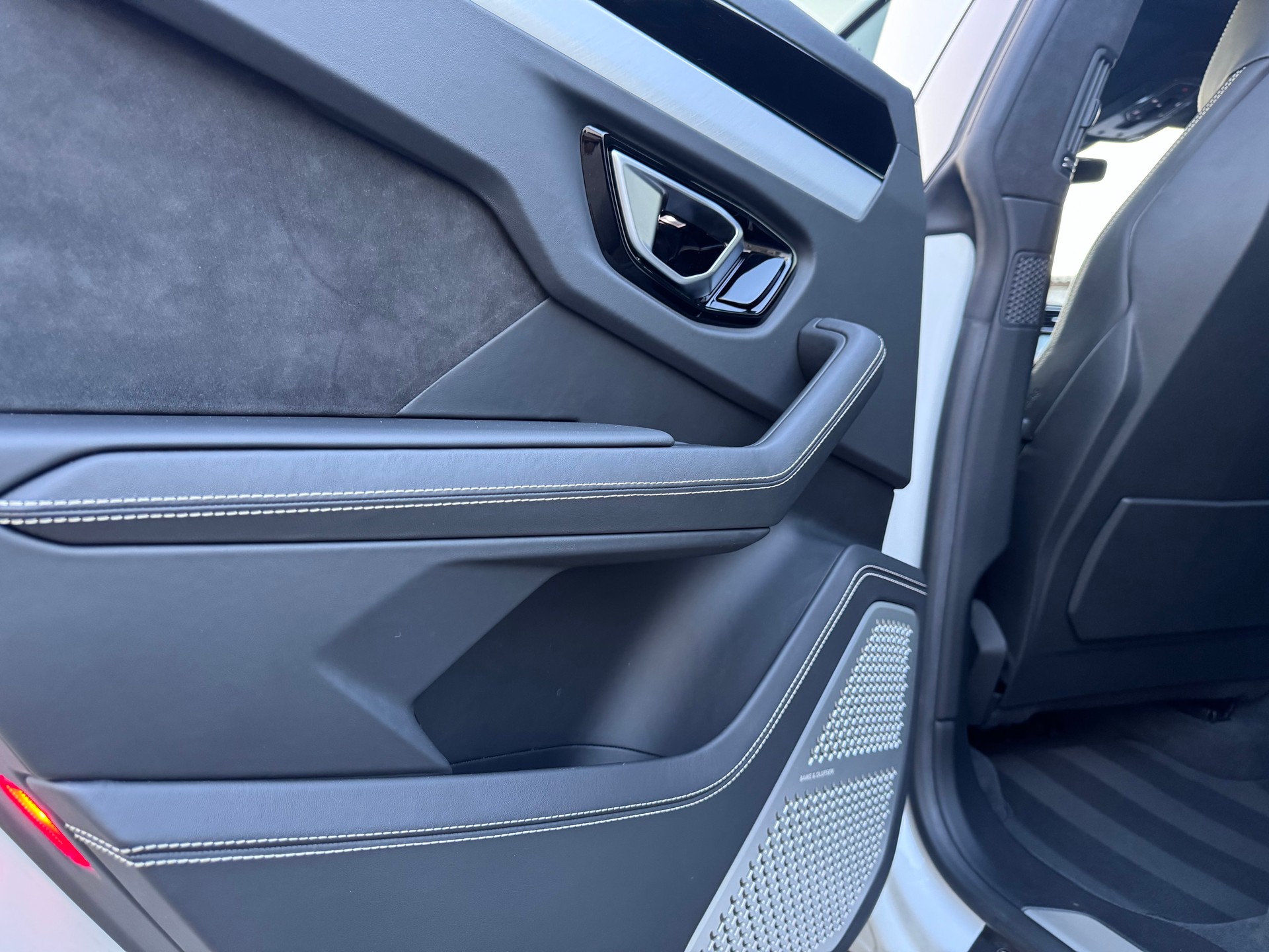 LAMBORGHINI Urus E-Gear-image-8